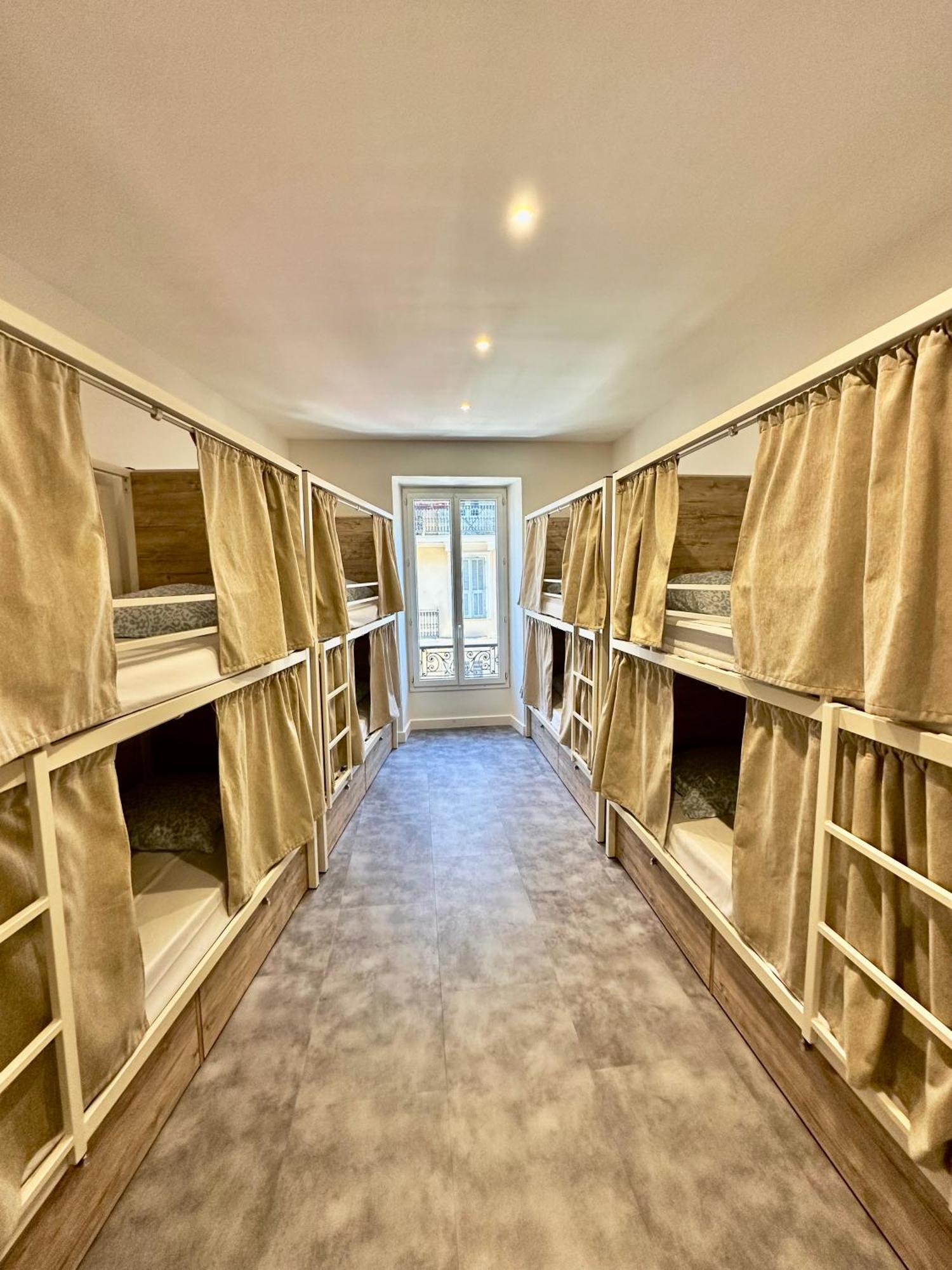 Bed 10-Bed Mixed Dormitory Room