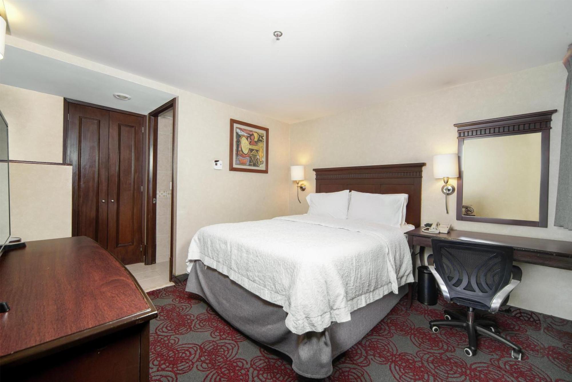 Queen Room Interior Non-smoking