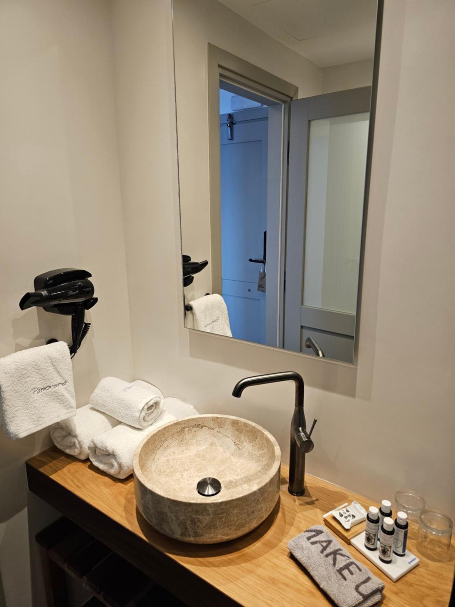 Panorama Suite Caldera View