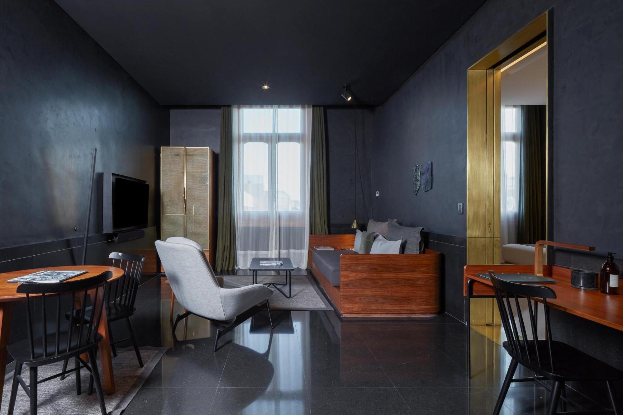 One-Bedroom King Suite