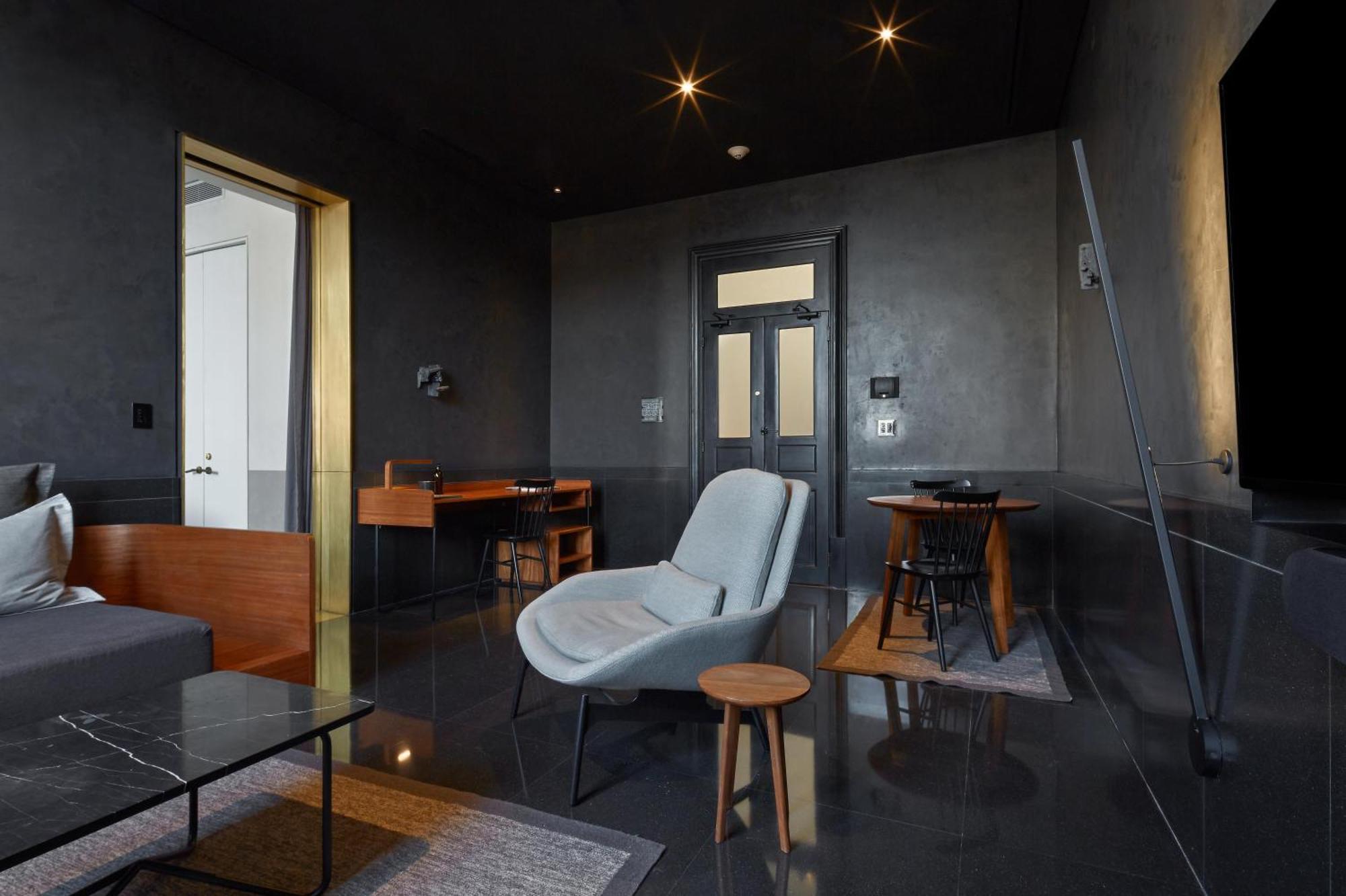 One-Bedroom King Suite