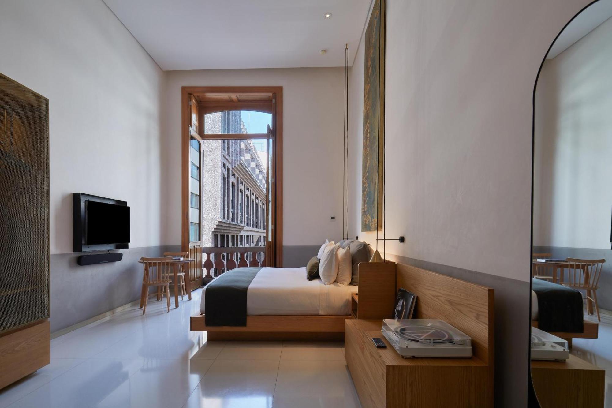 One-Bedroom King Suite Juliet Balcony