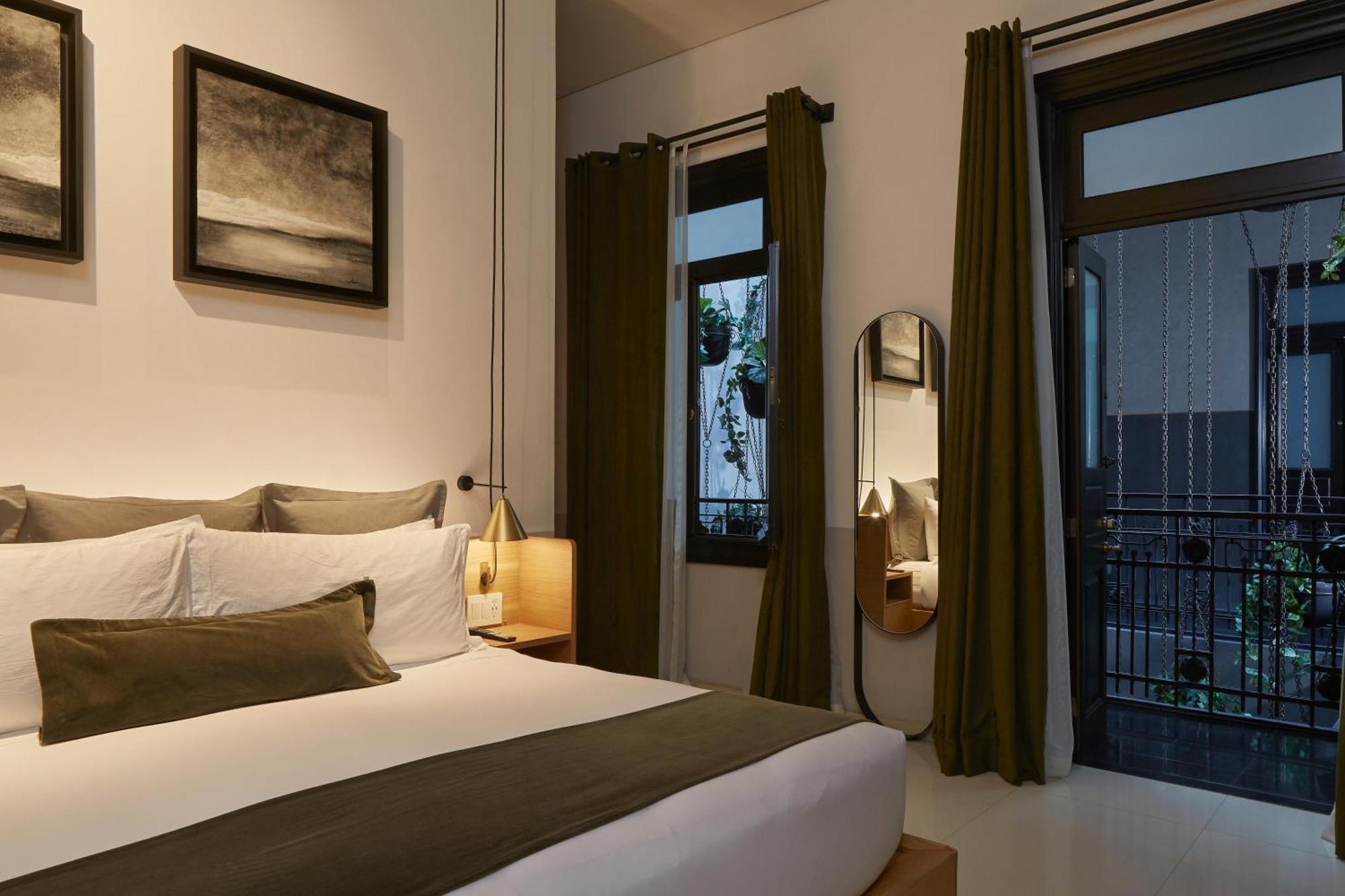 King Guest Room indoor Balcony