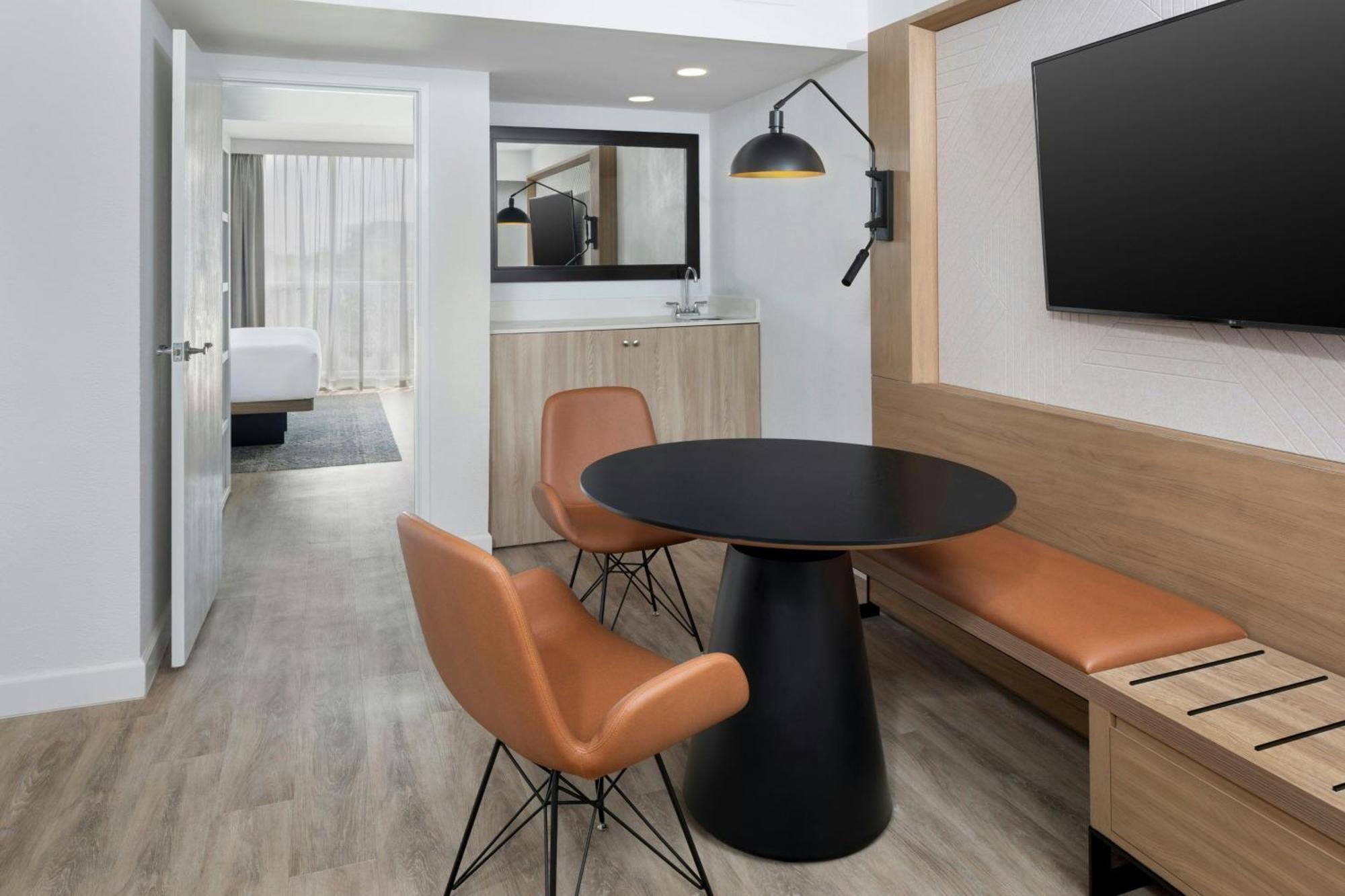 Concierge level, Suite, 1 King, Sofa bed