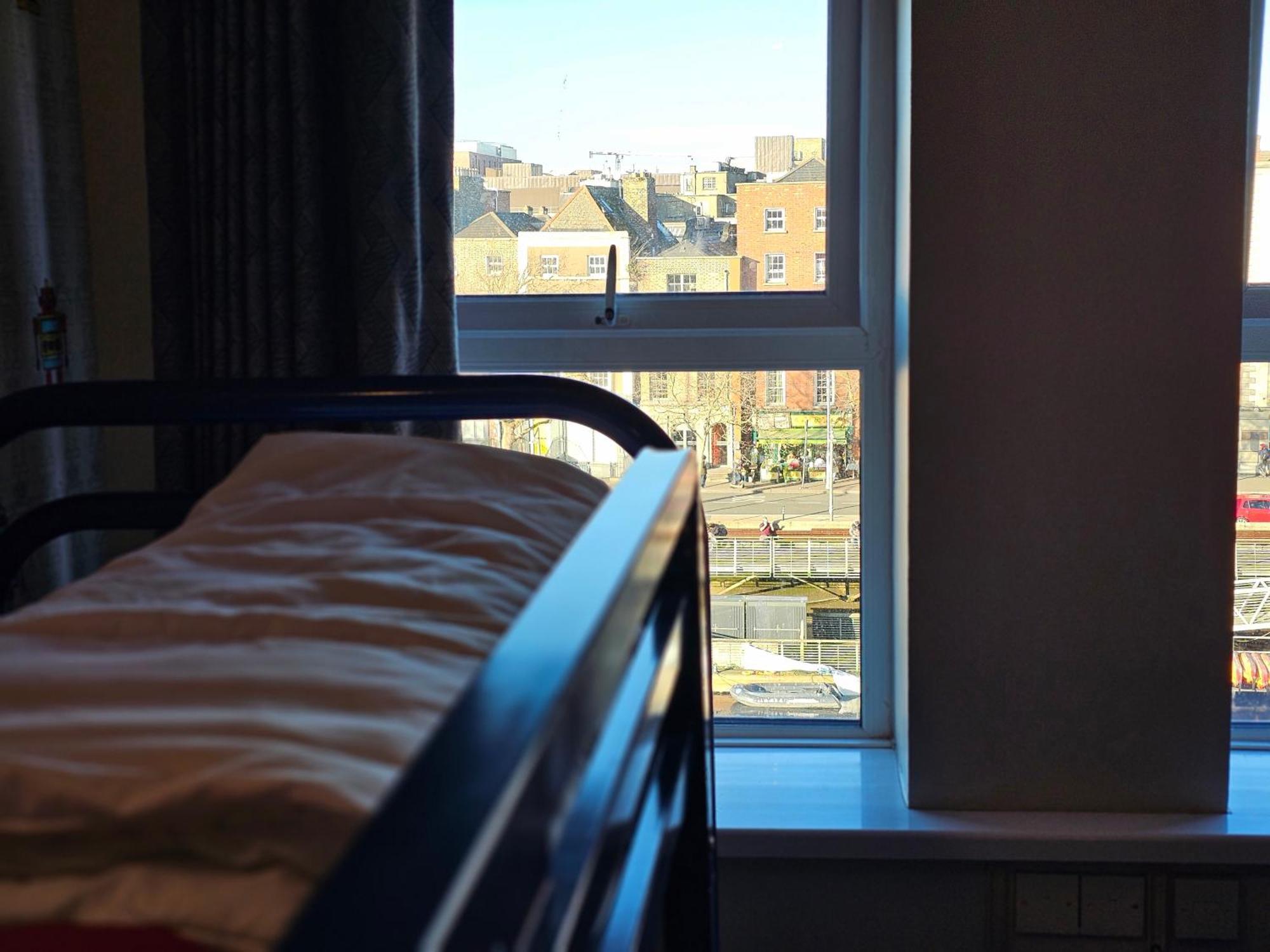 1 Bed a 6-Bed Dorm Ensuite