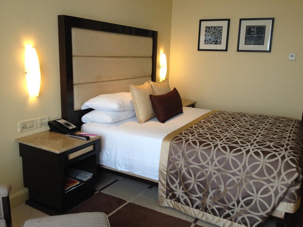 Superior Queen Bed Room