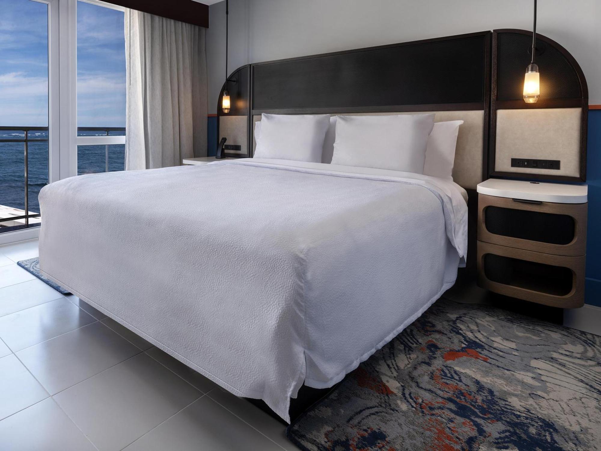King Room Bathtub Balcony Water View Accessible