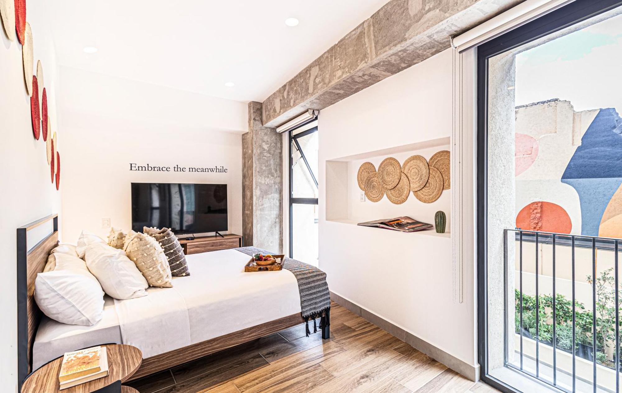 Deluxe studio apartment queen bed