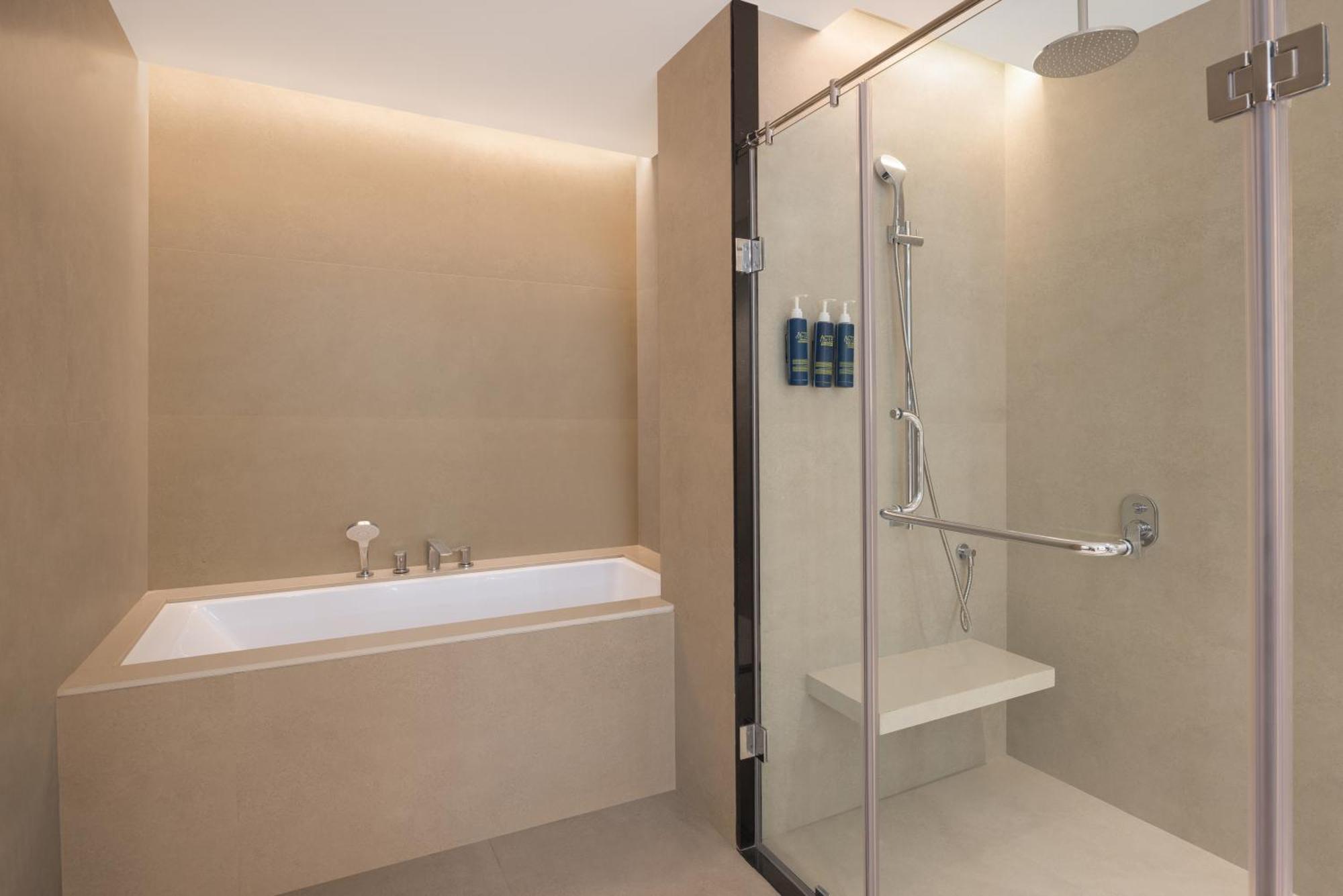 Hospitality King Suite with Balcony
