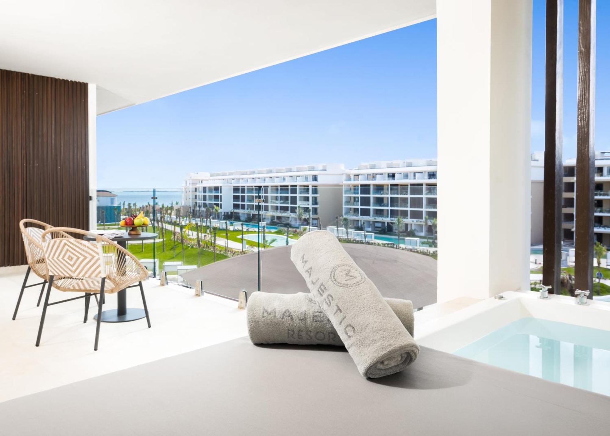 Mirage Club One Bedroom Suite Outdoor Jacuzzi 18