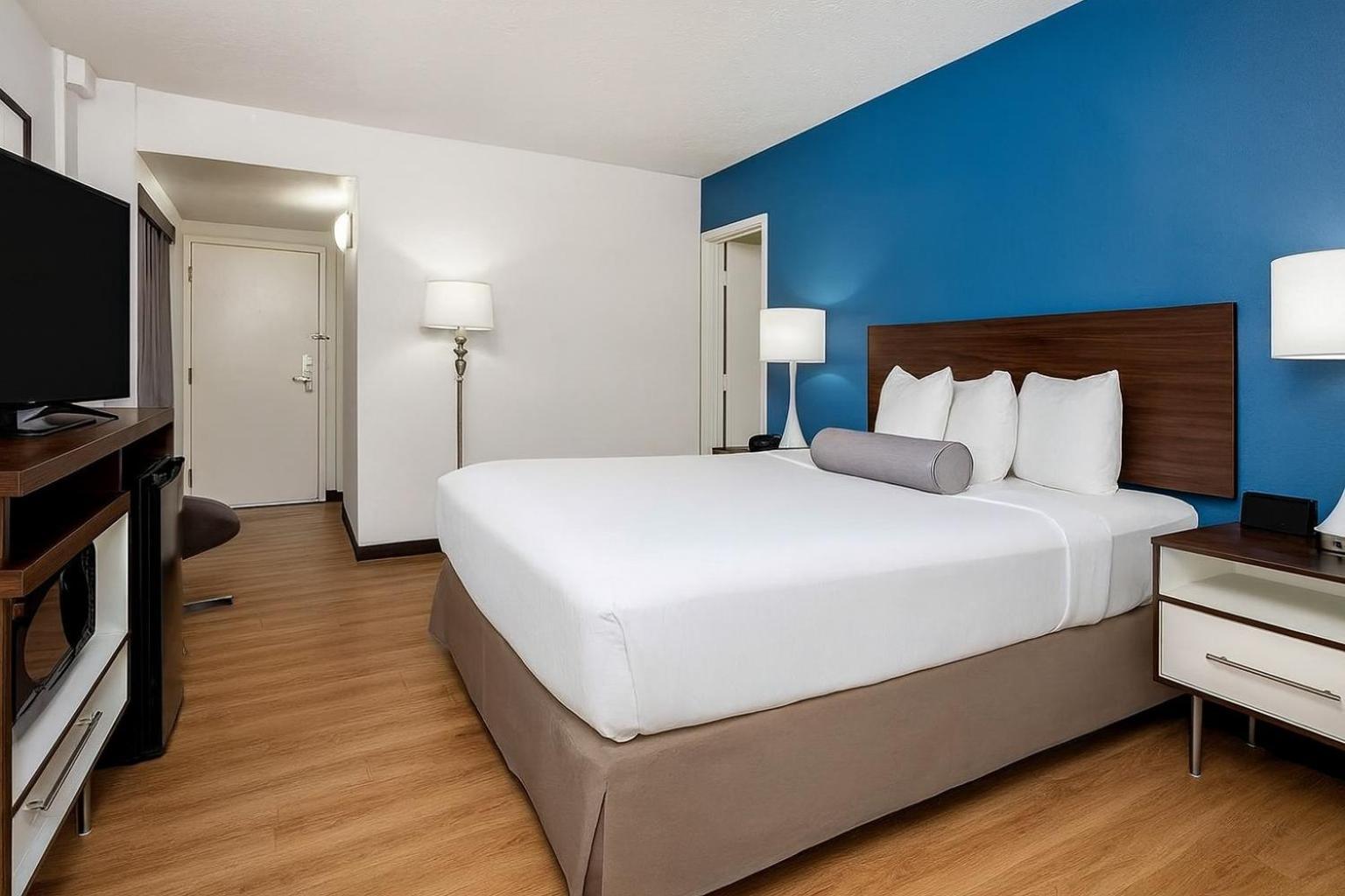 Deluxe King Room