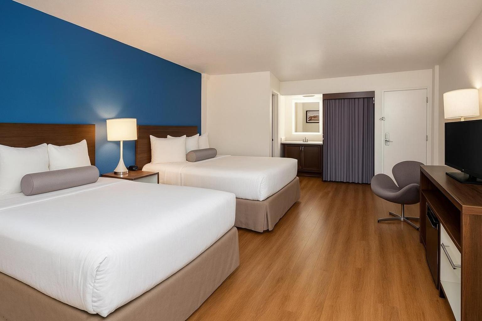 Deluxe Queen Room with Two Queen Beds