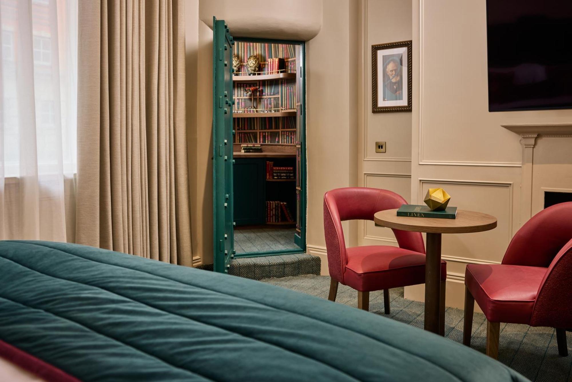 Deluxe King Room