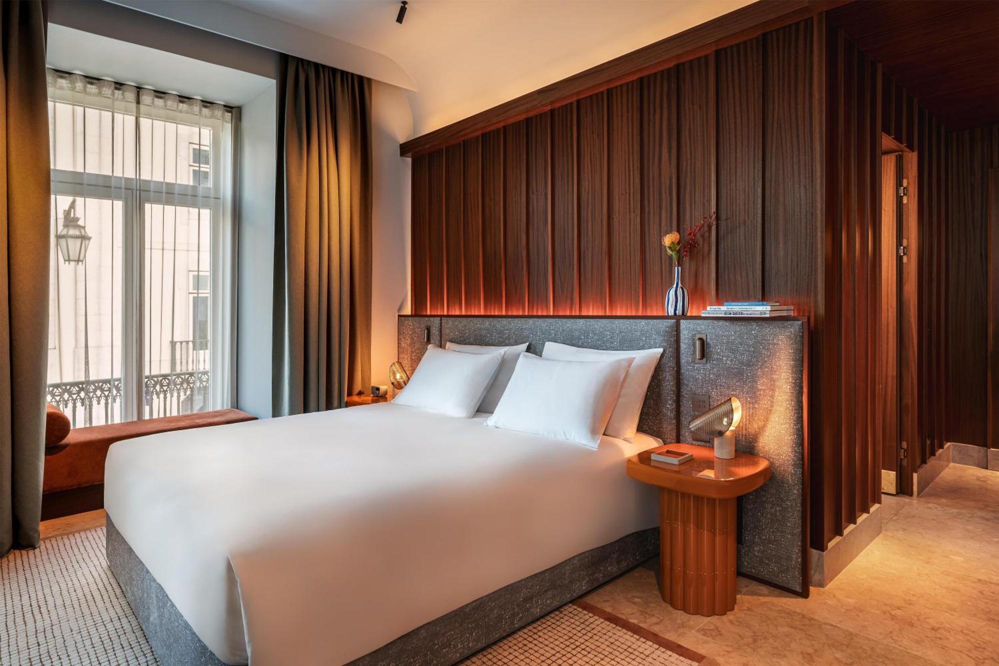 King Room with Landmark View - Premium