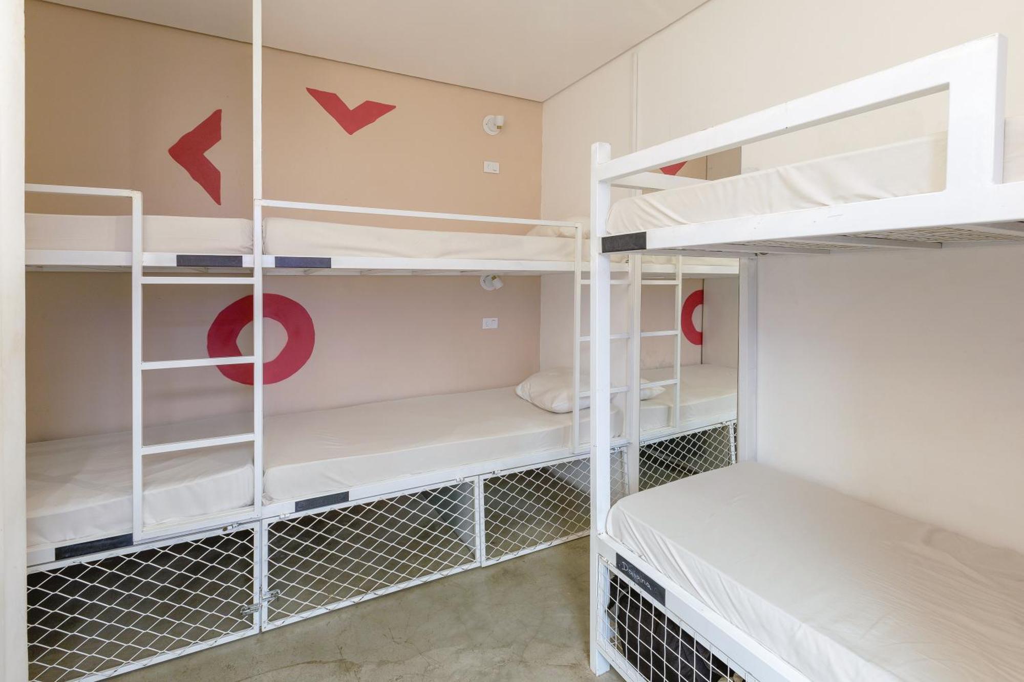 Bed in 8-Bed Mixed Dormitory Room with Bathroom