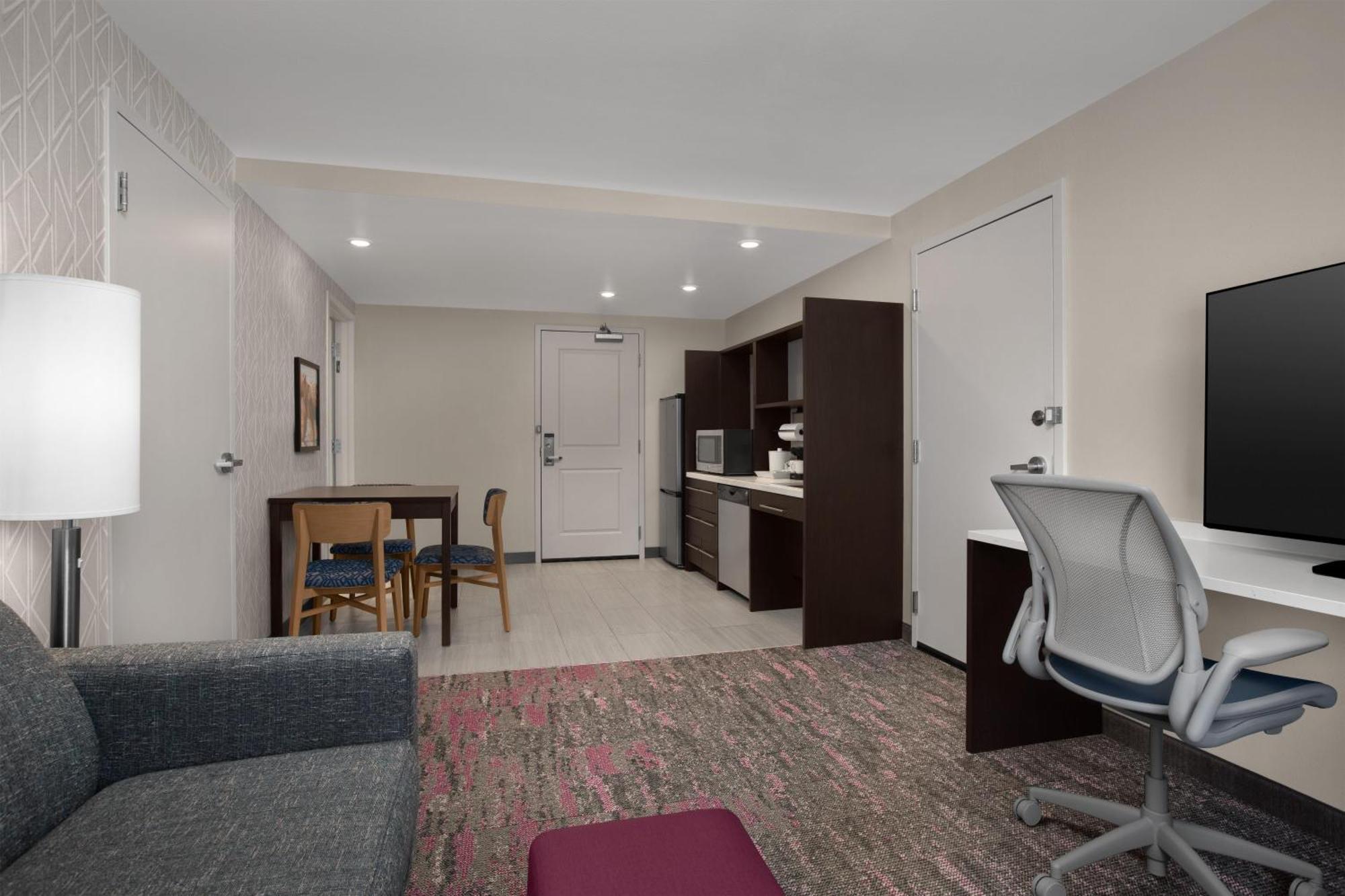 King Suite - Mobility and Hearing Access/Non-Smoking