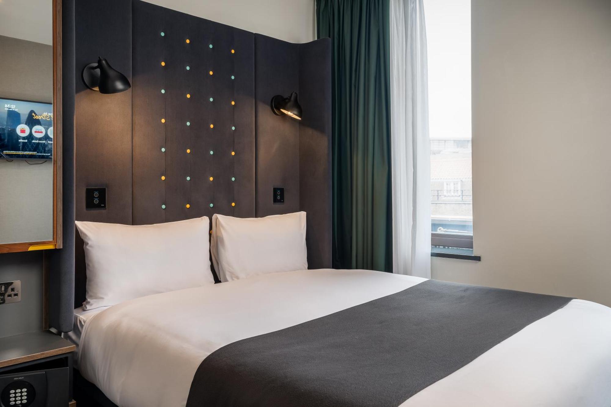 Cosy Double Window