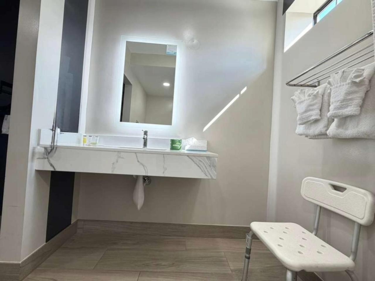 King Room with Roll-In Shower - Disability Access
