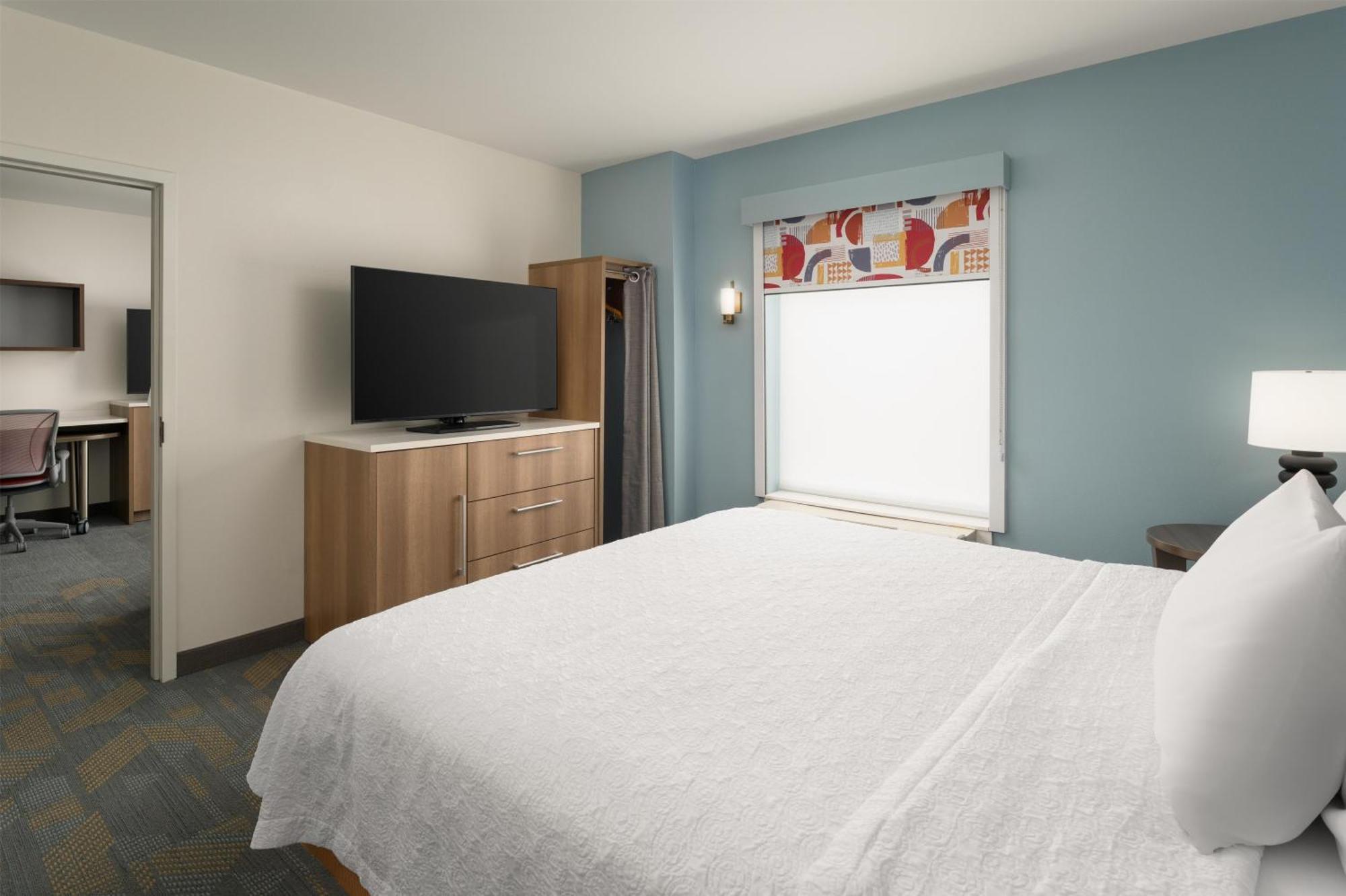 One-Bedroom King Suite - Non-Smoking