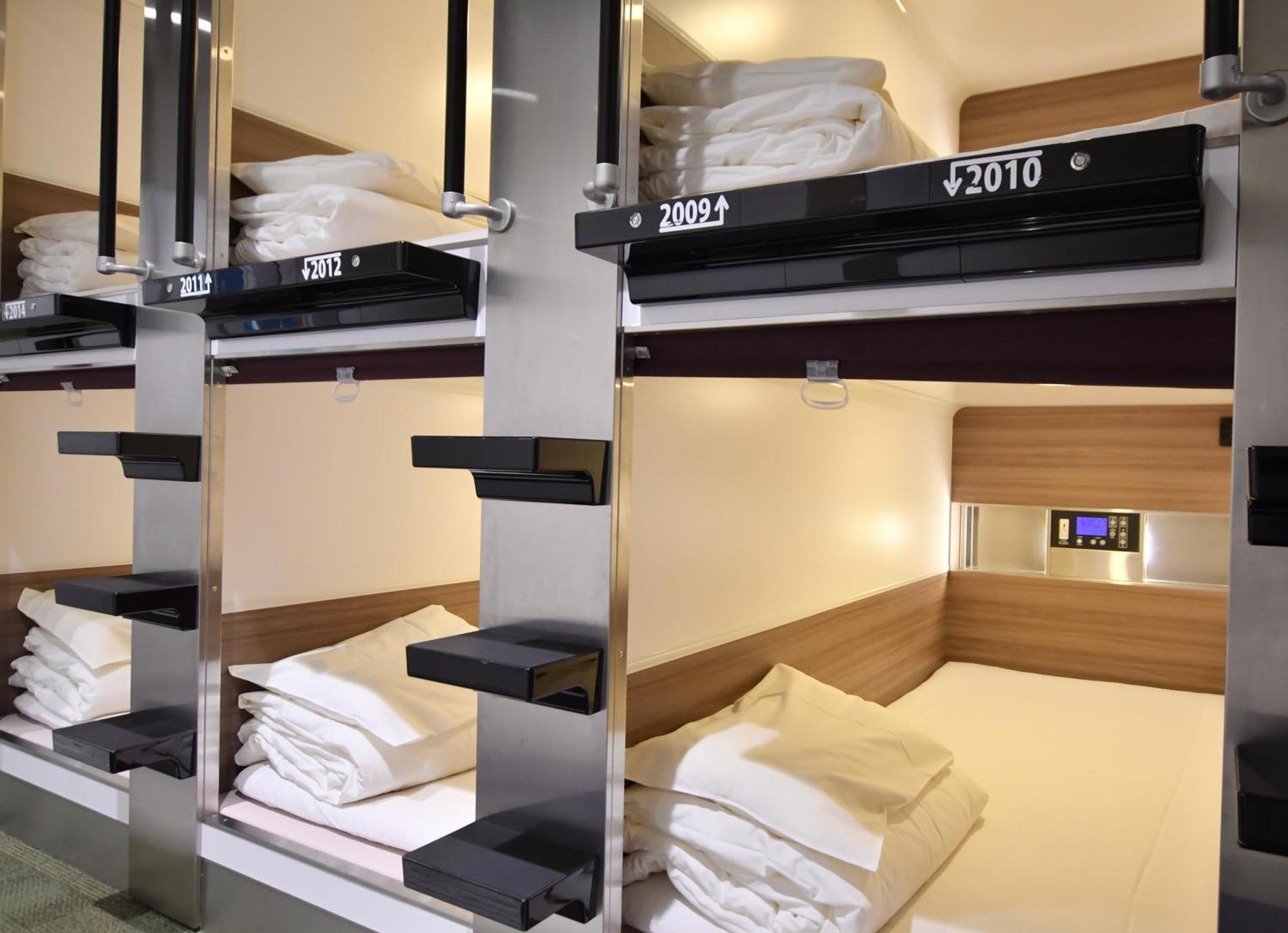 Capsule Room Male