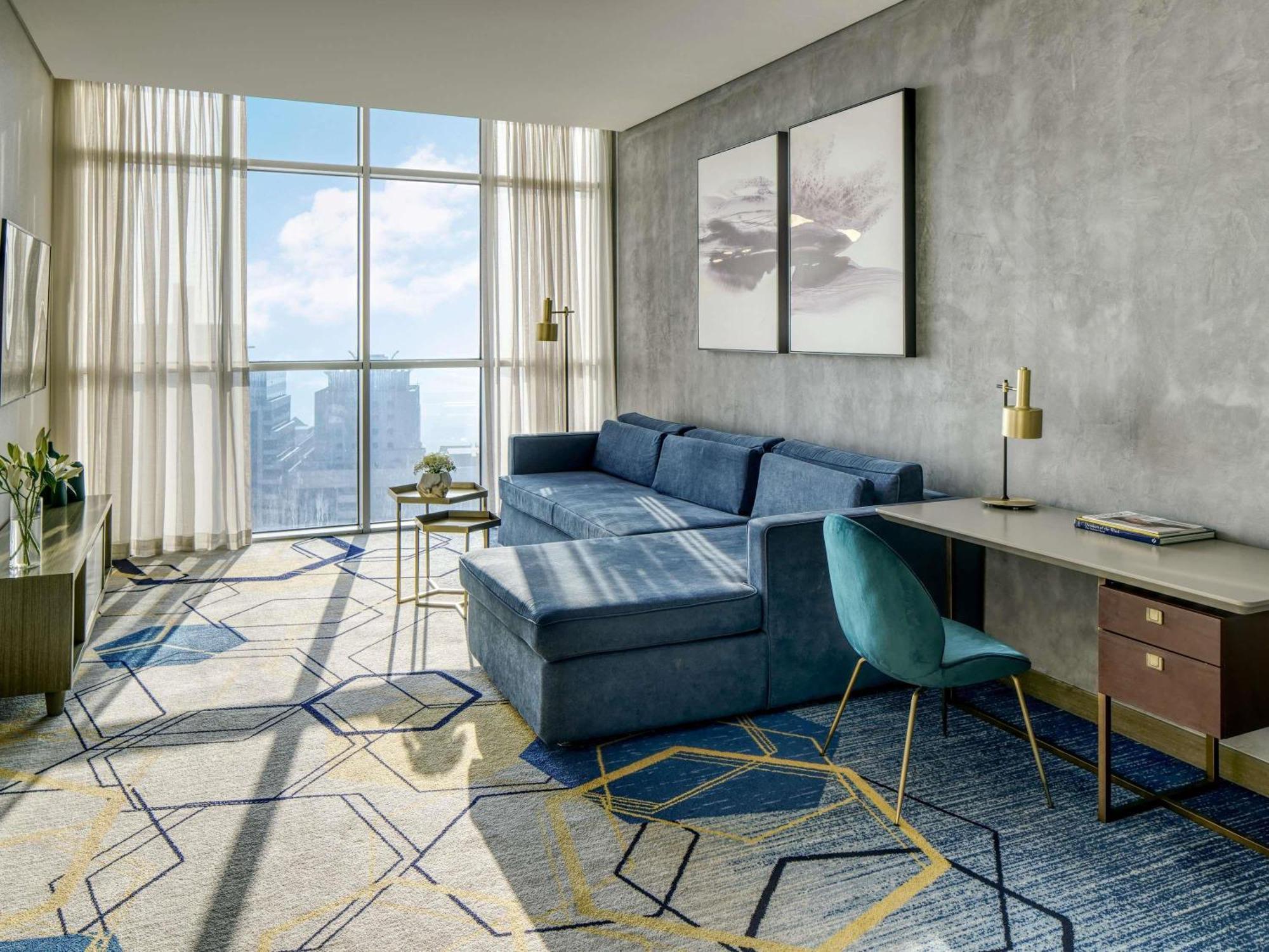 Deluxe King Suite Lagoon View