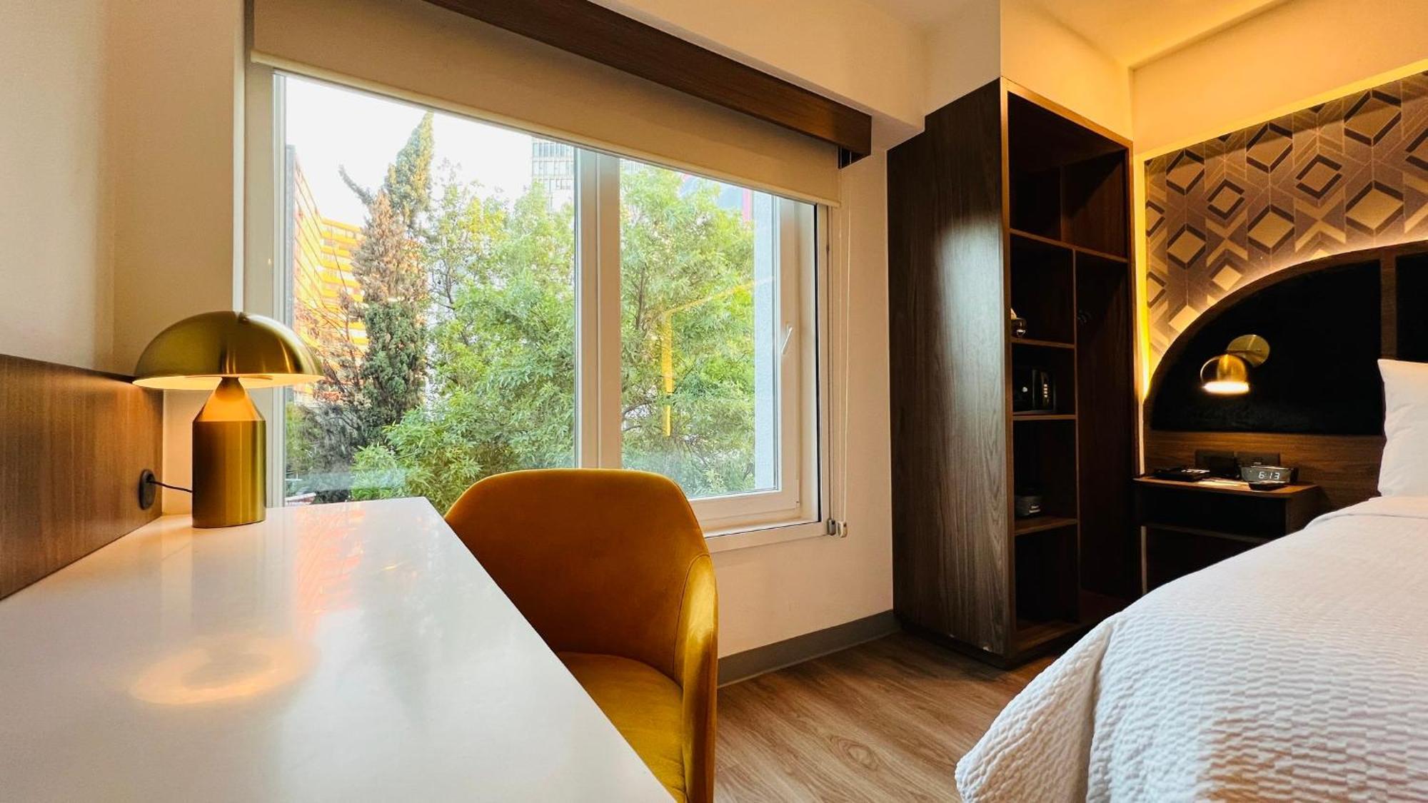 Standard King Room City View
