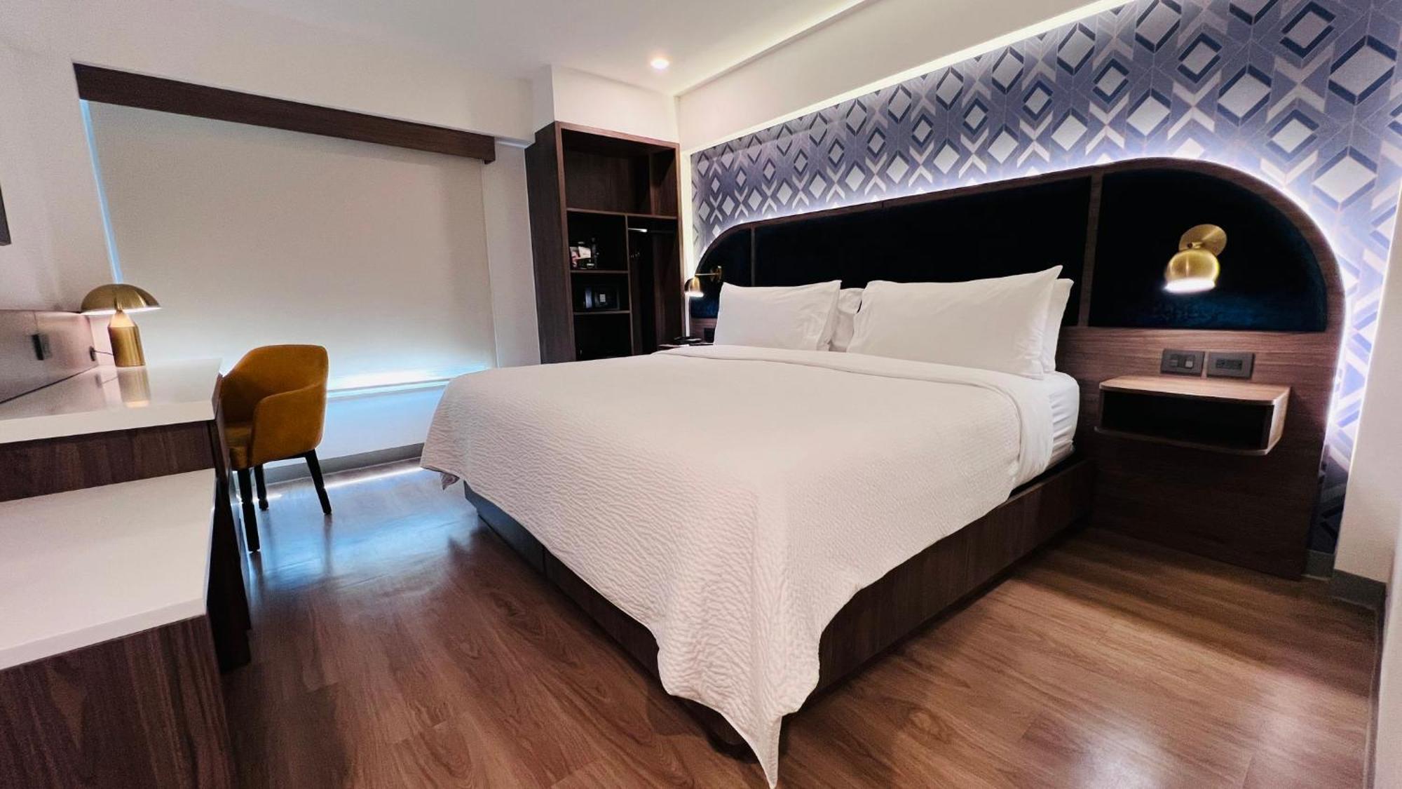 Standard King Room City View