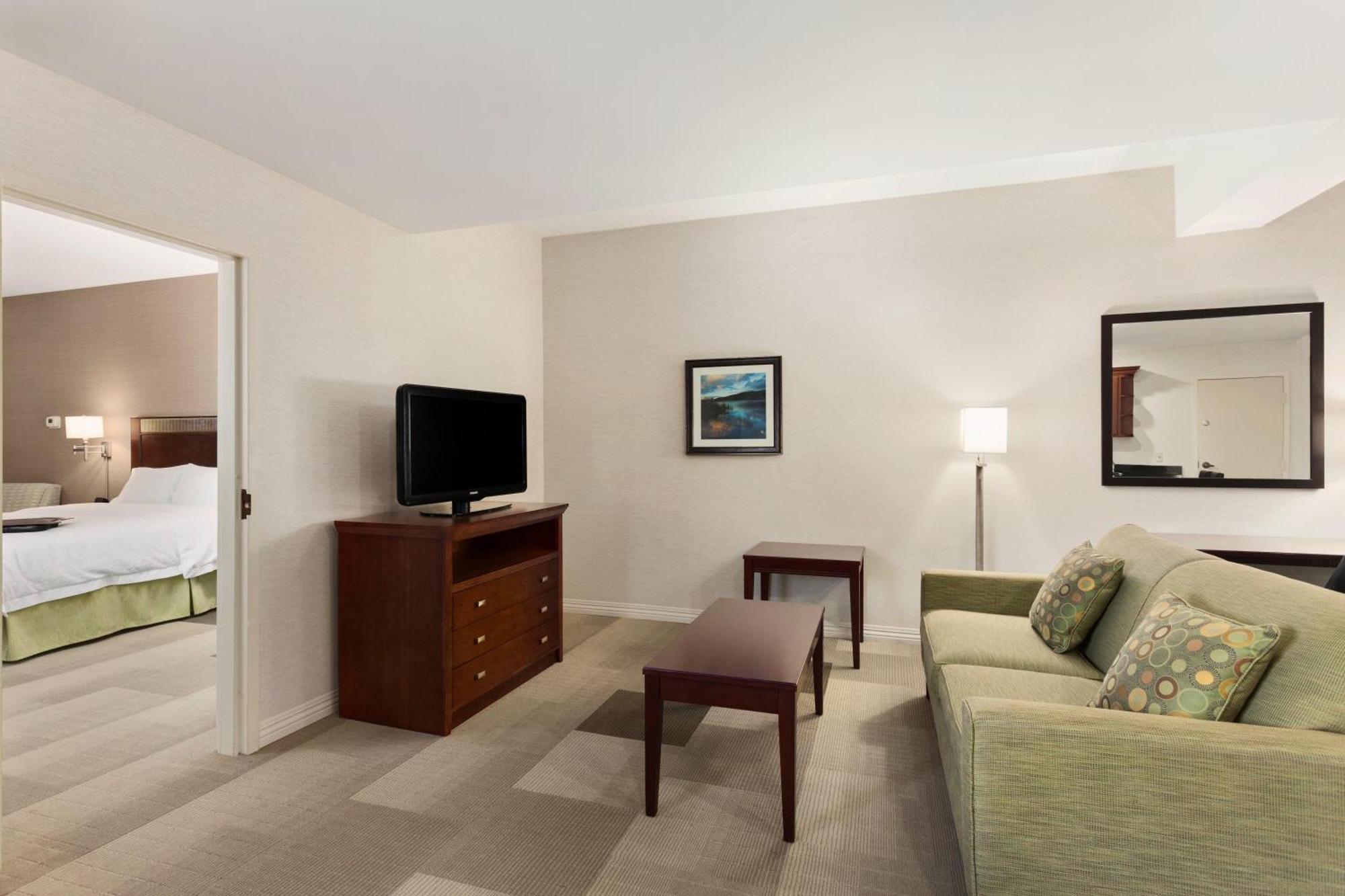 One-Bedroom King Suite Kitchen Non-Smoking