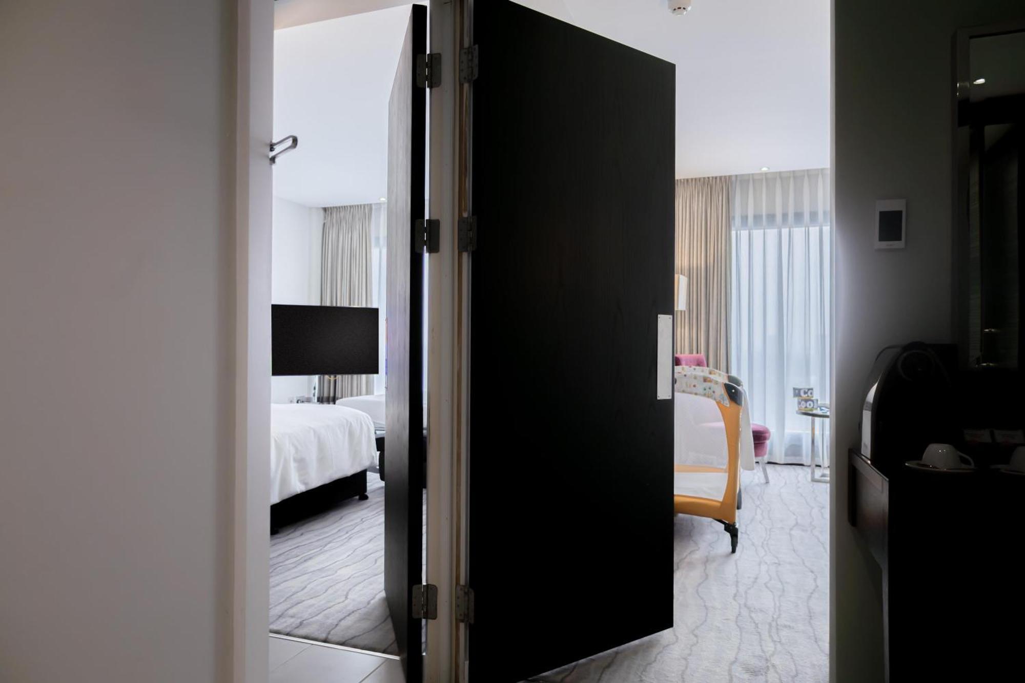 Deluxe Family Connecting Room