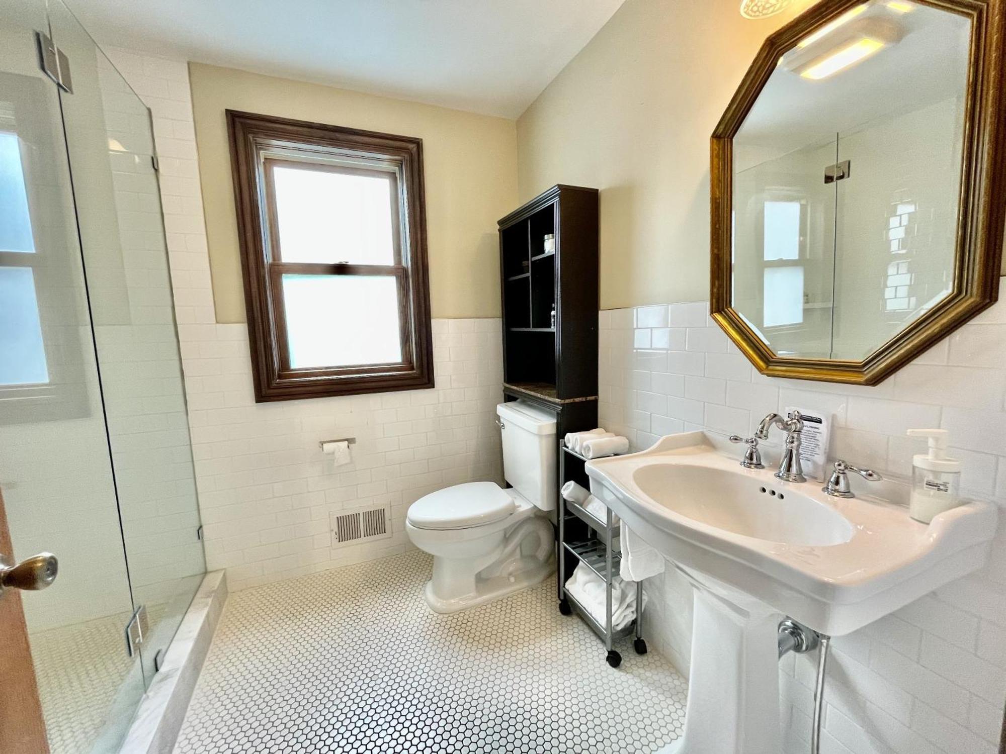 Standard Queen Room