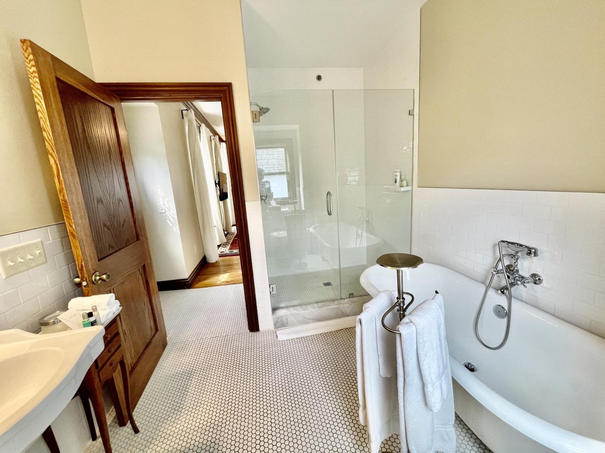 Deluxe King Suite