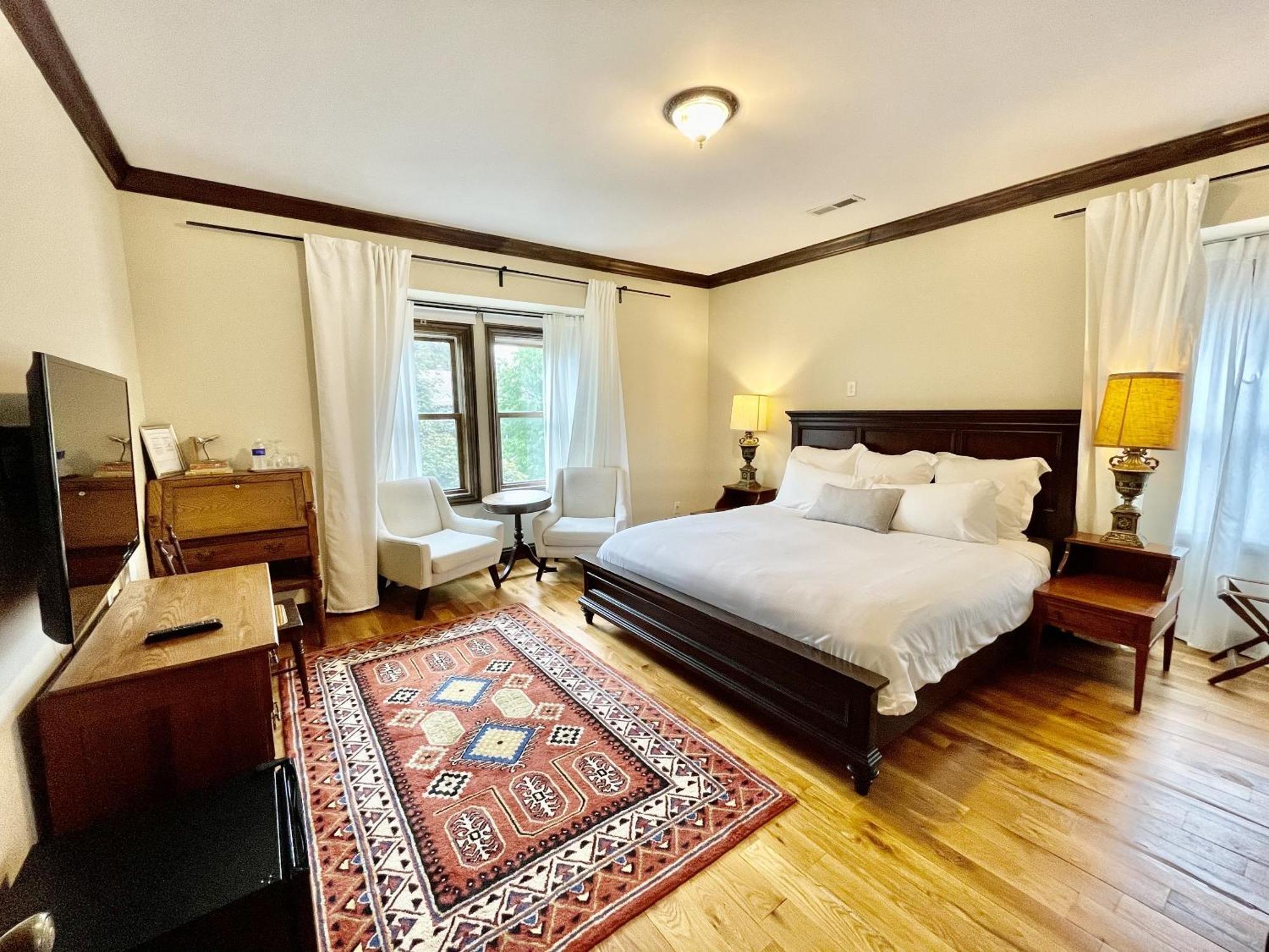 Deluxe King Room