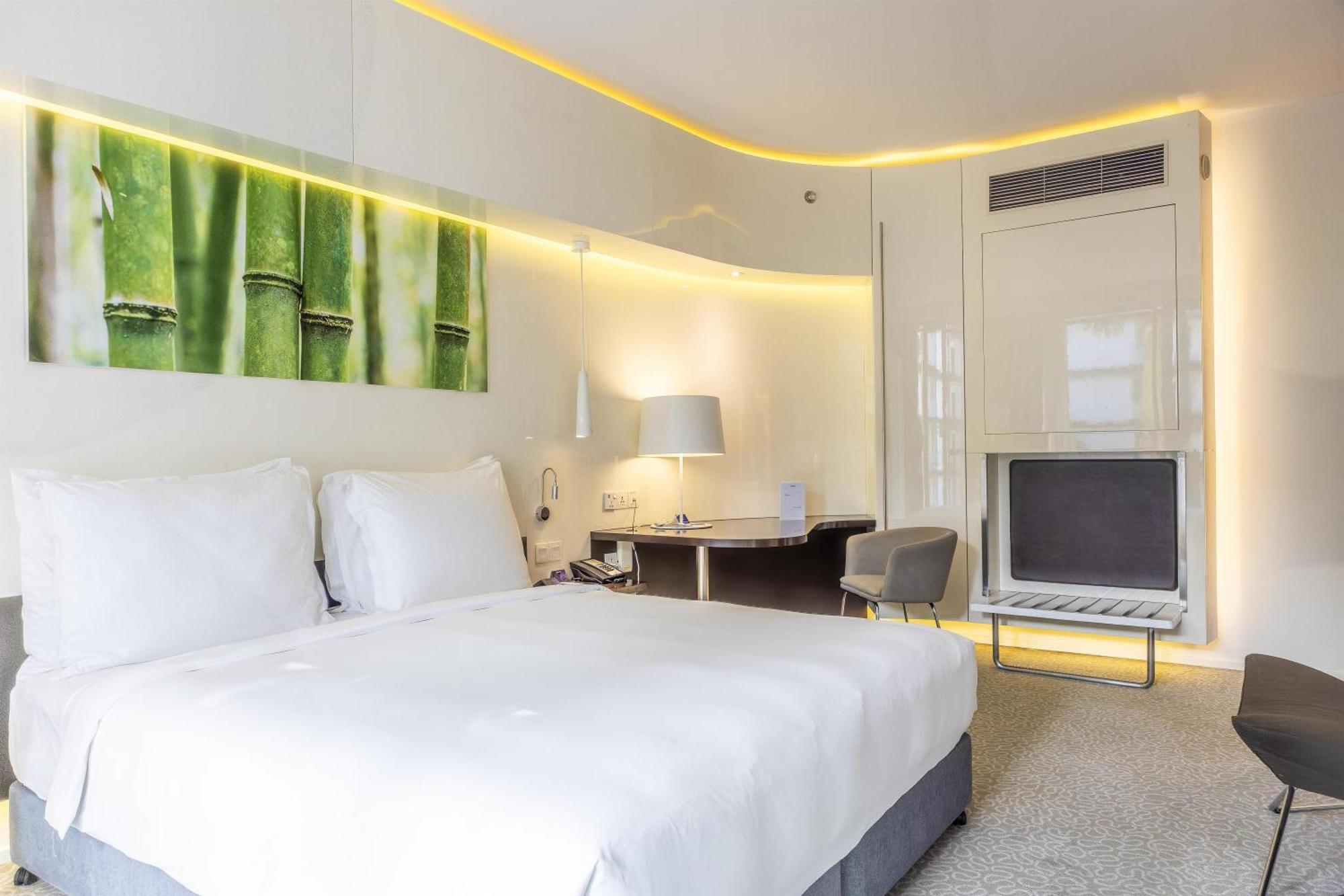 Executive Room Balcony Lounge Access