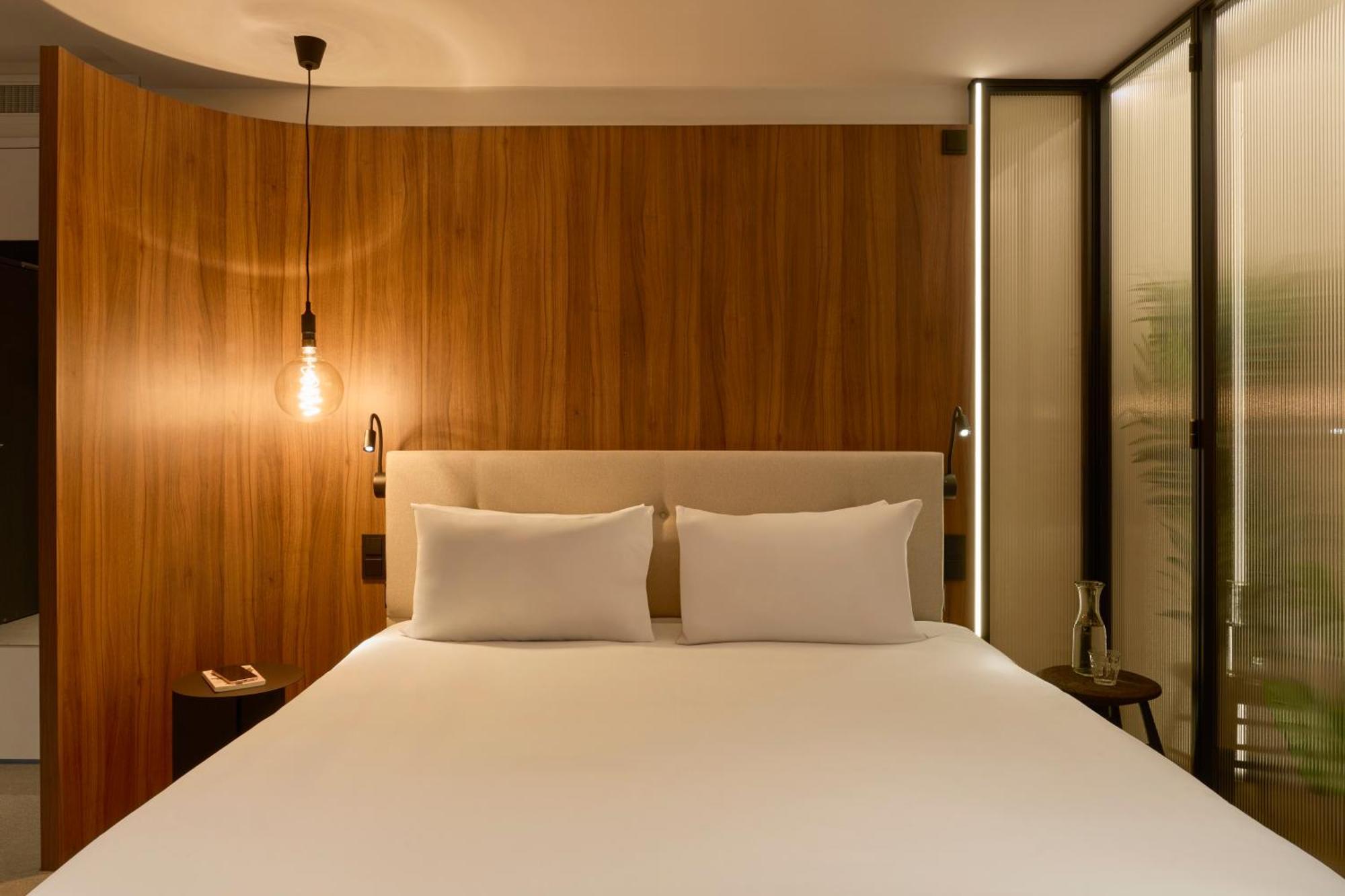 King Room Roll Shower
