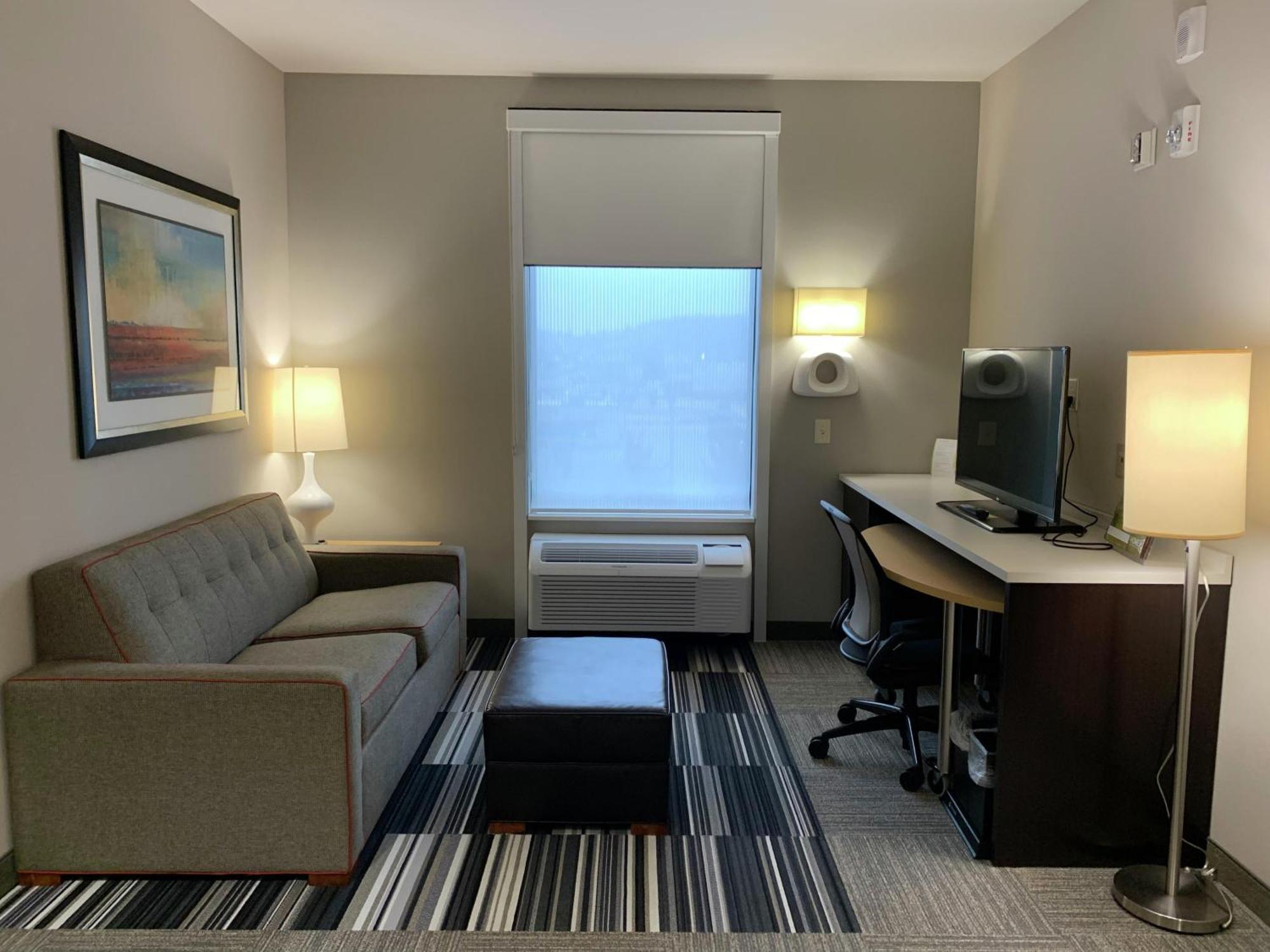 Queen Studio Suite Hearing Access or Non-Smoking