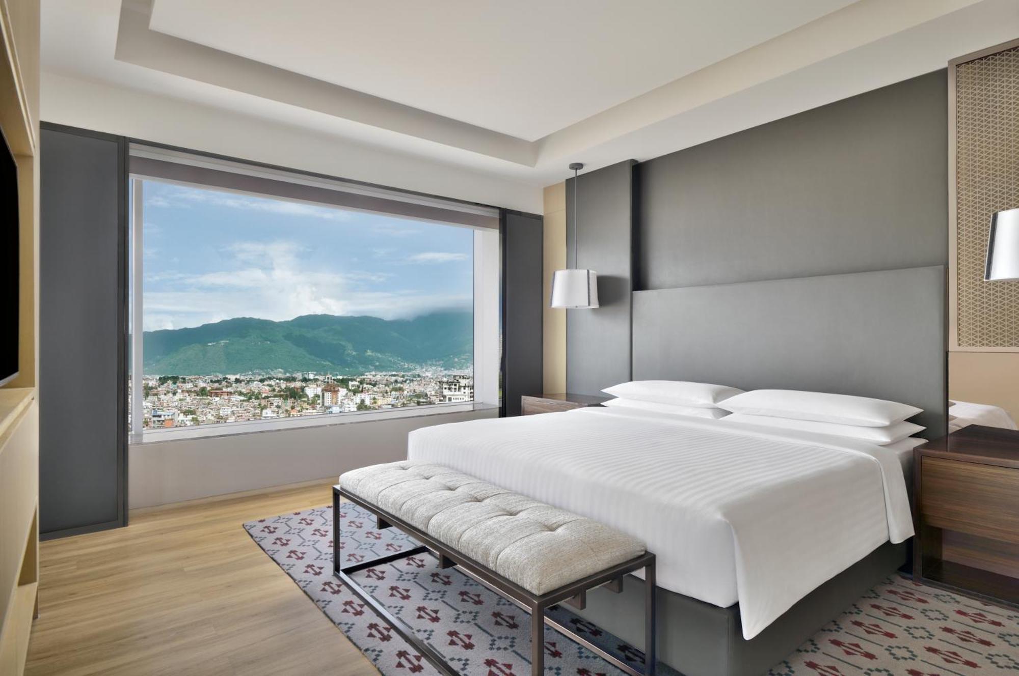 Presidential Suite with Club Lounge Access
