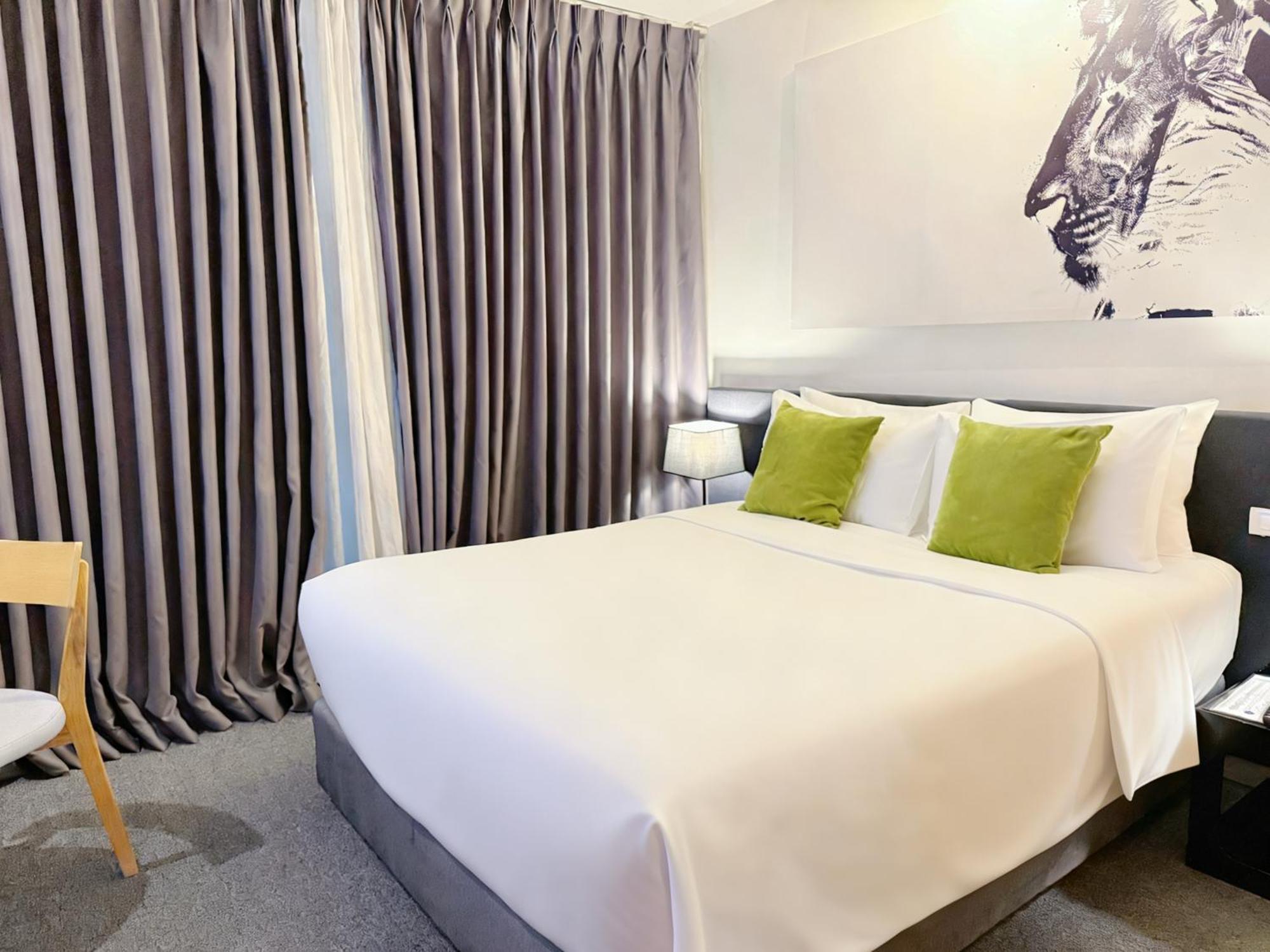 Standard Queen Room