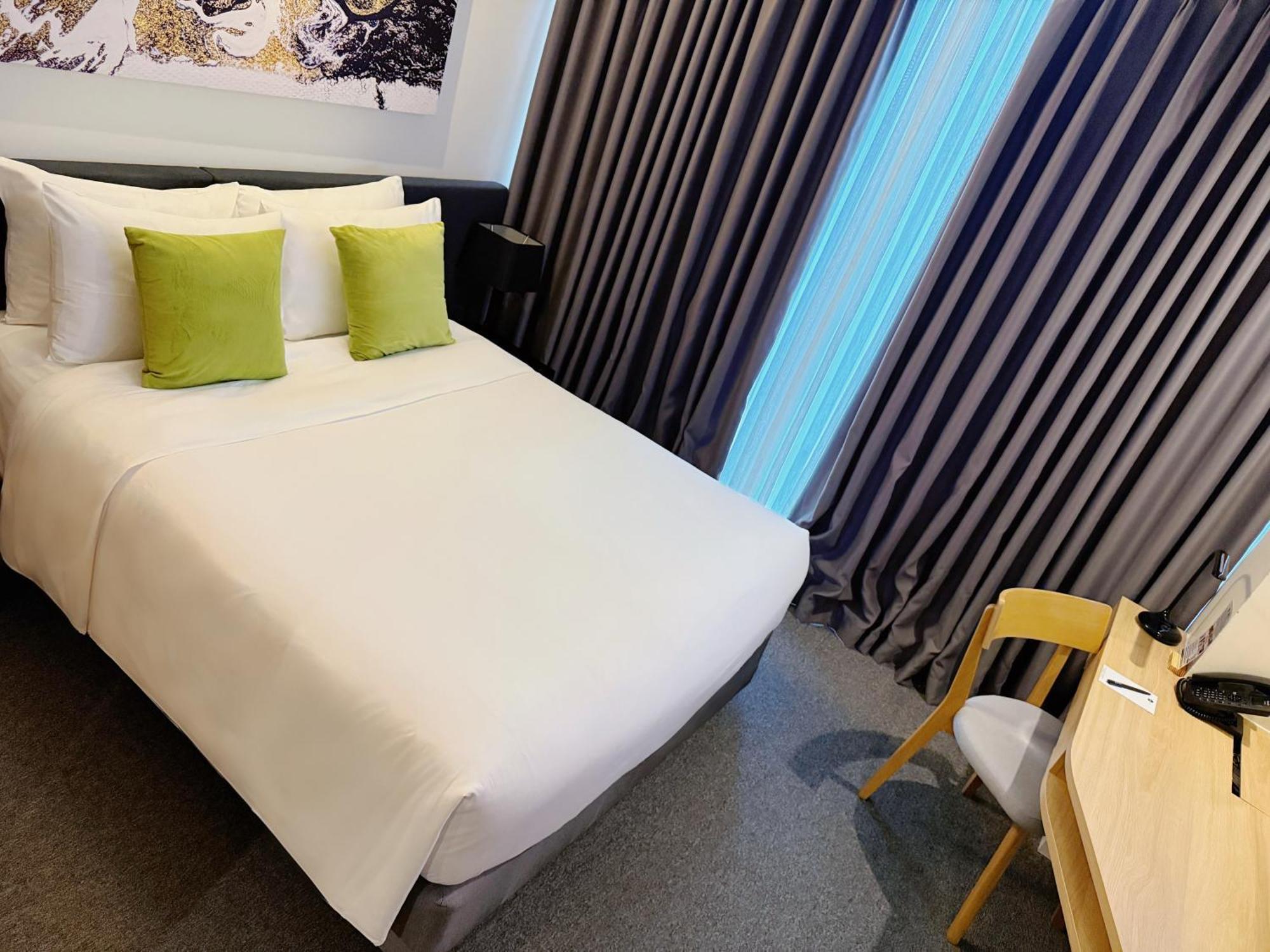 Standard Queen Room