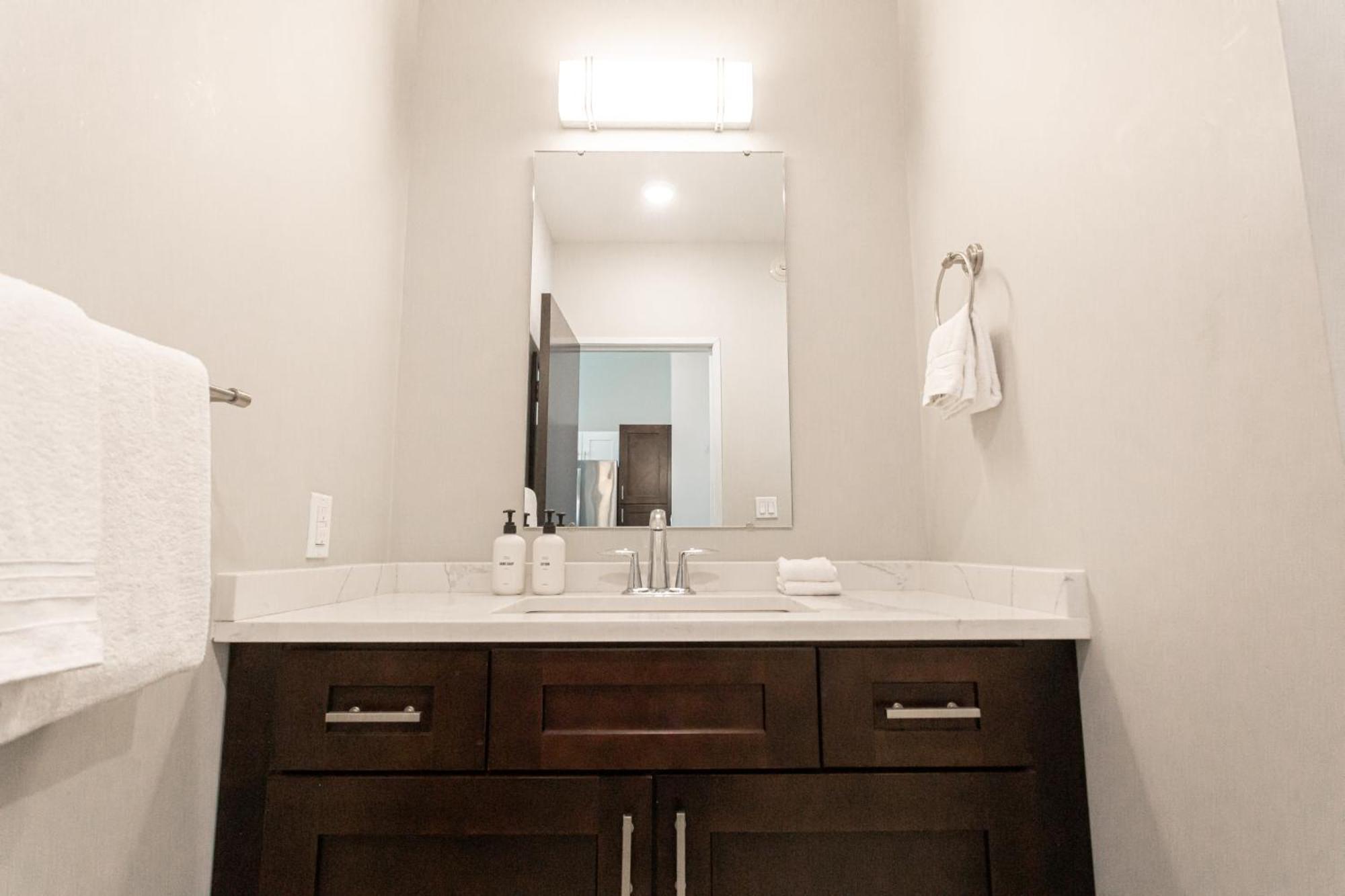 One-Bedroom Apartment City View Self Check Virtual Front Desk