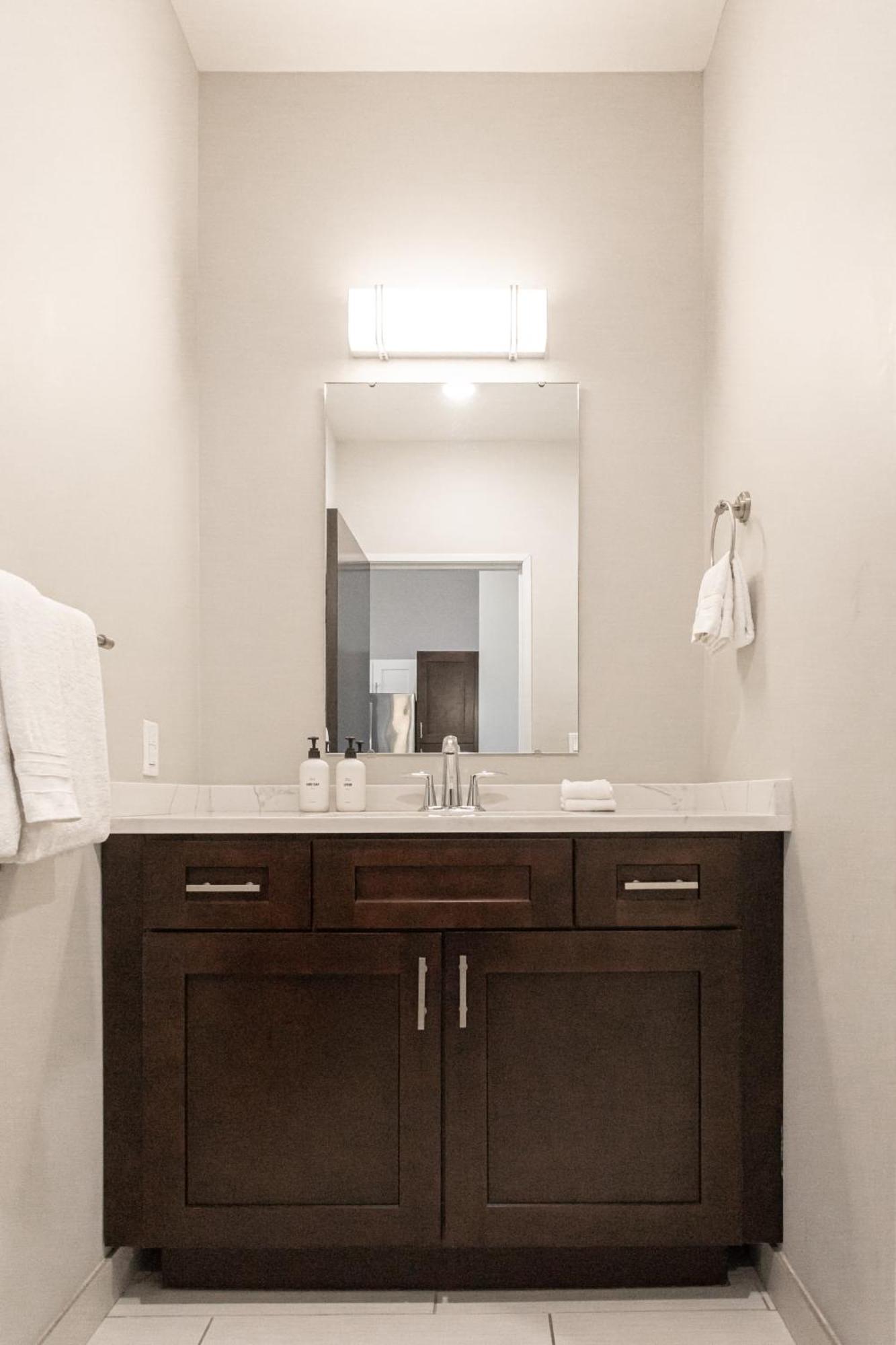 One-Bedroom Apartment City View Self Check Virtual Front Desk