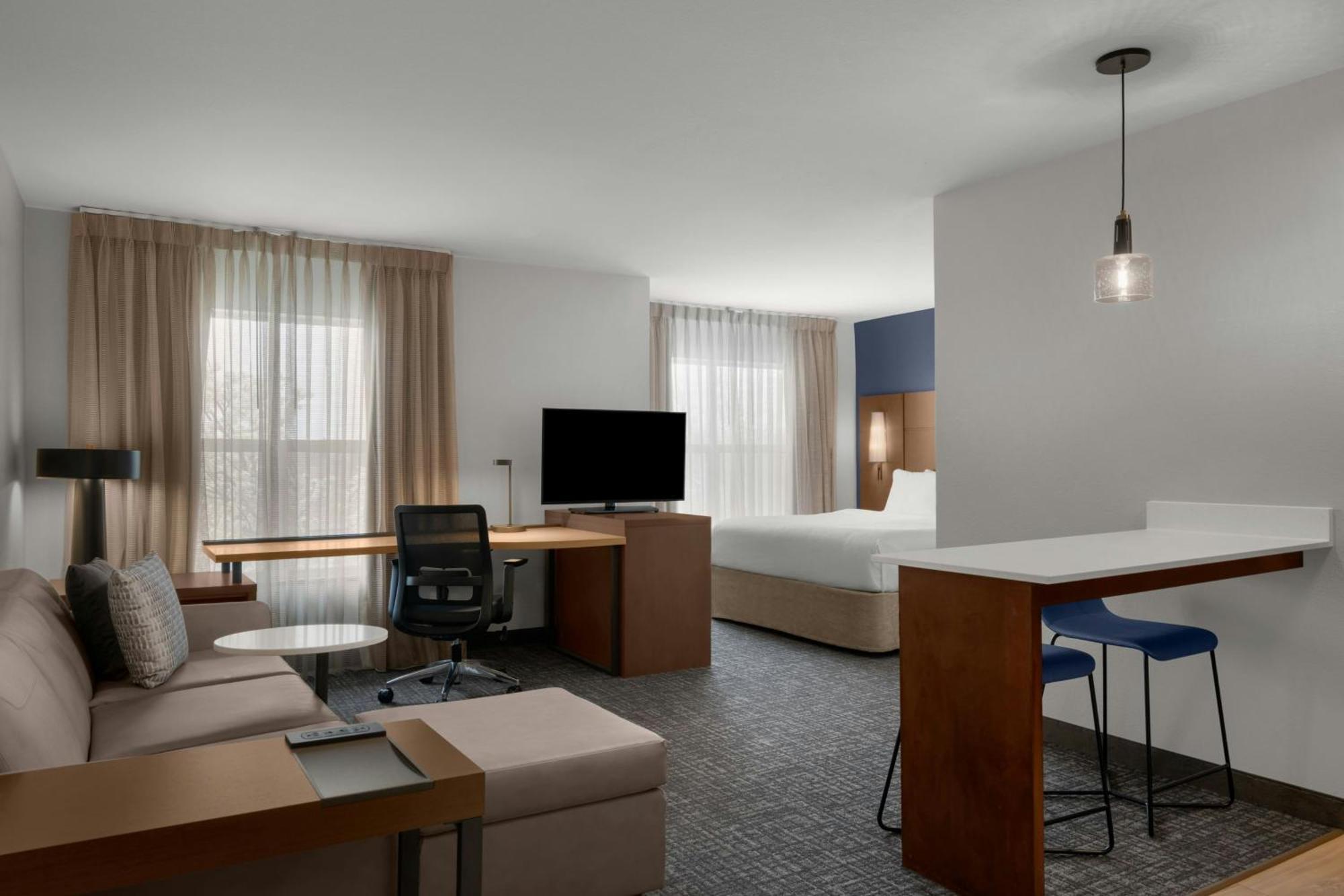 King Studio with Sofa Bed - Hearing Accessible