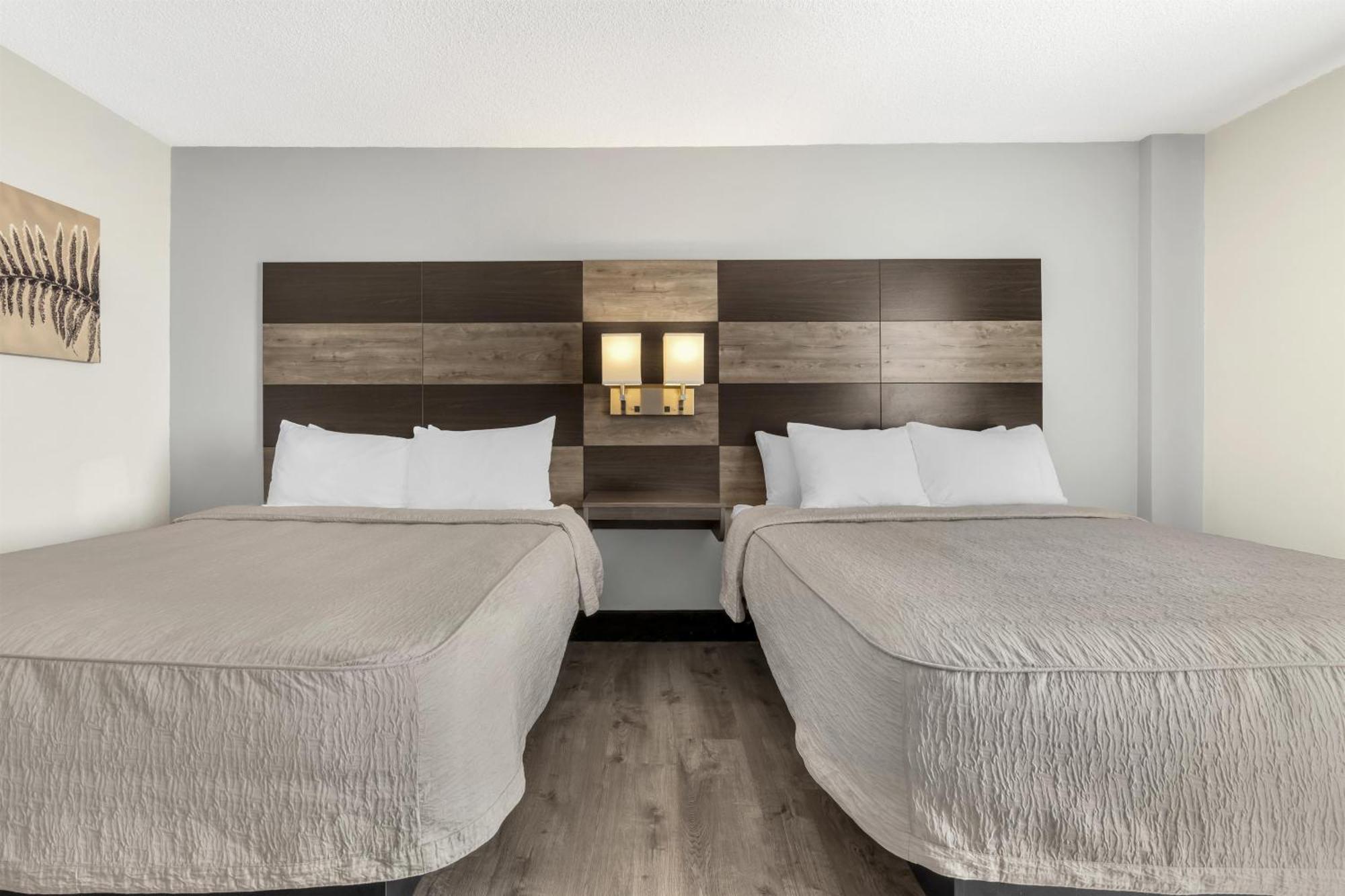 Queen Room Two Queen Beds Walk Shower Pet Friendly or Non-Smoking