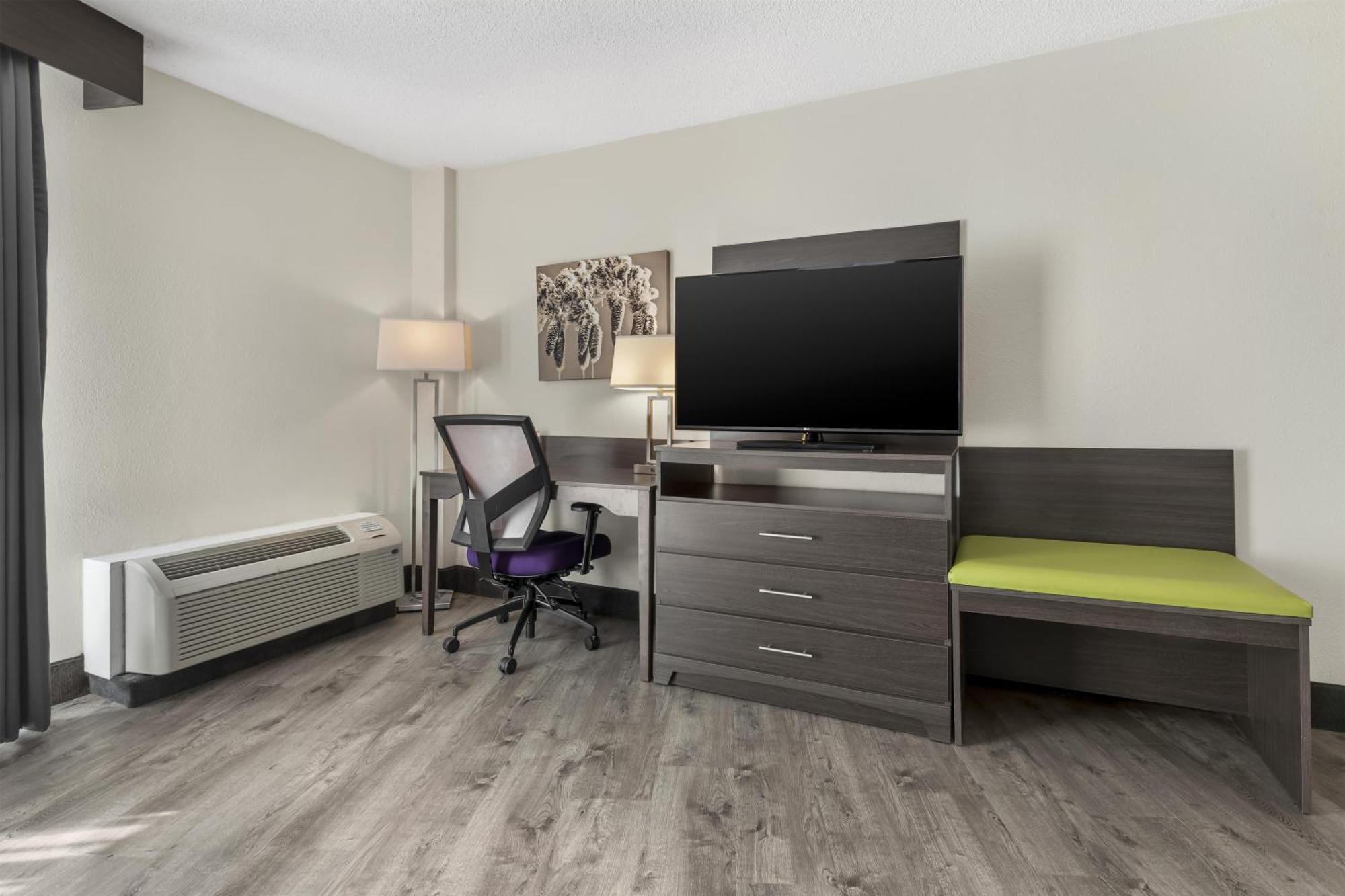 Queen Room Two Queen Beds Walk Shower Pet Friendly or Non-Smoking