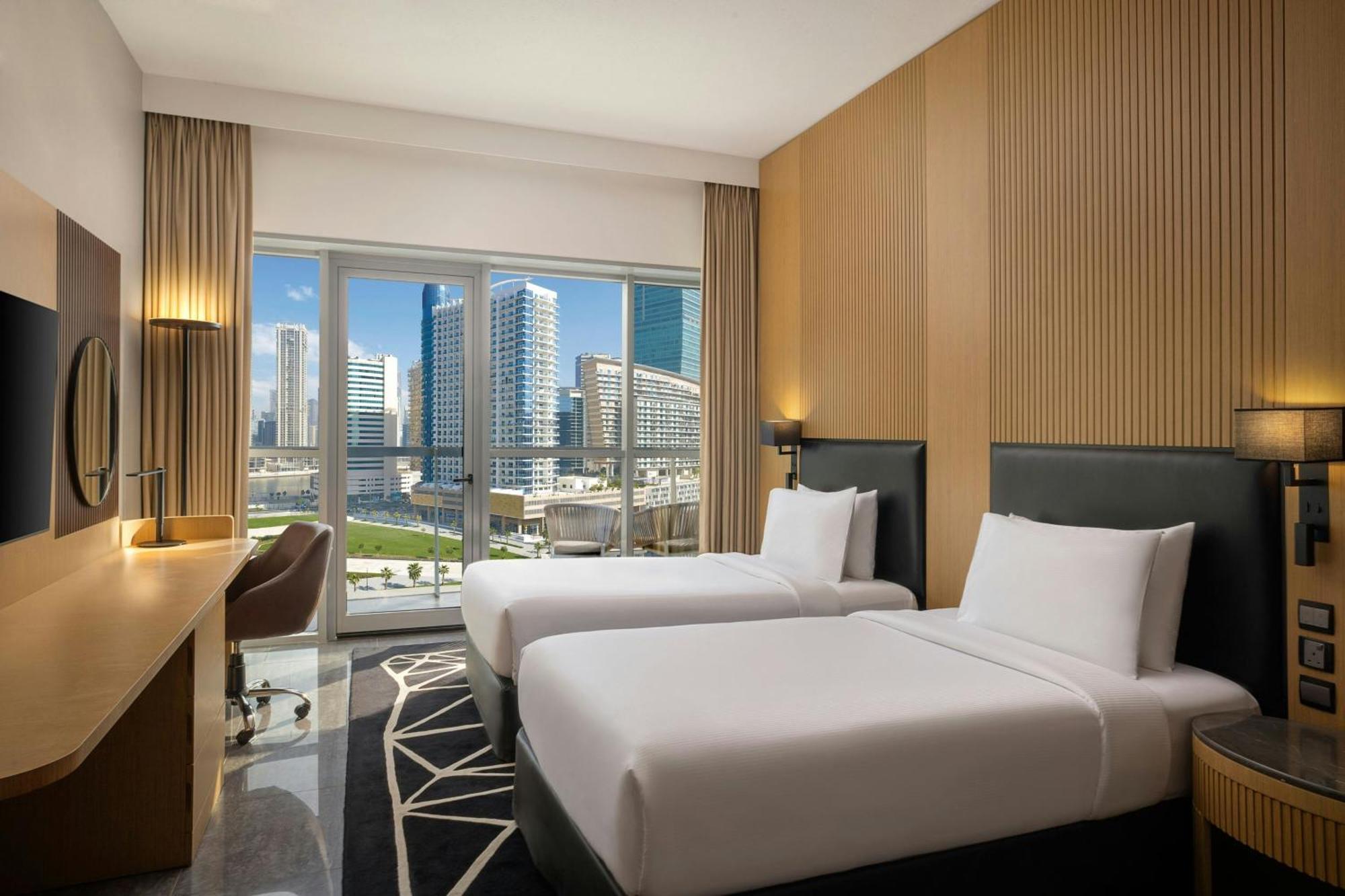 Deluxe Twin Room Balcony City View