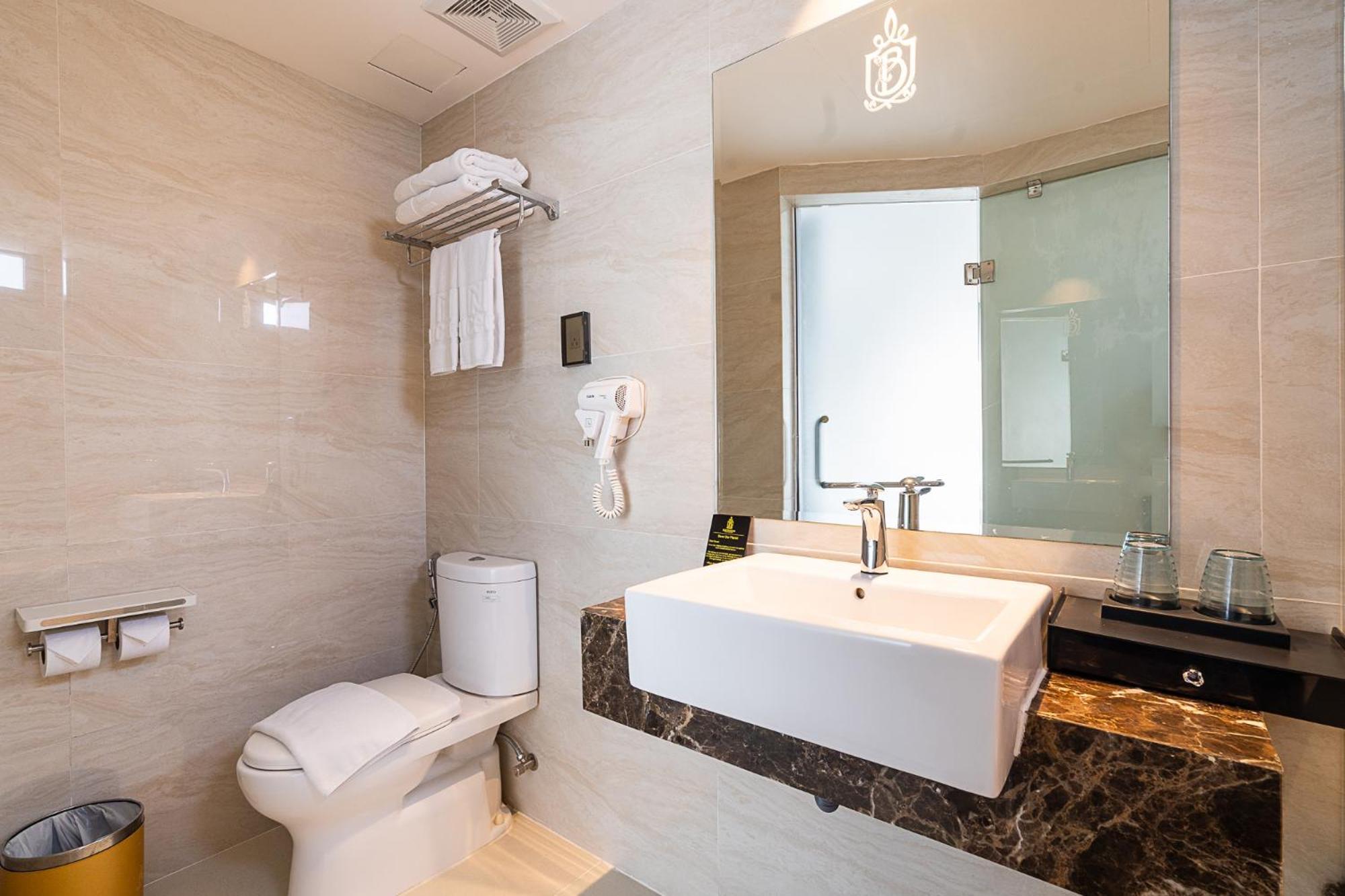 Premier Room Bathtub City View Daily room Minibar