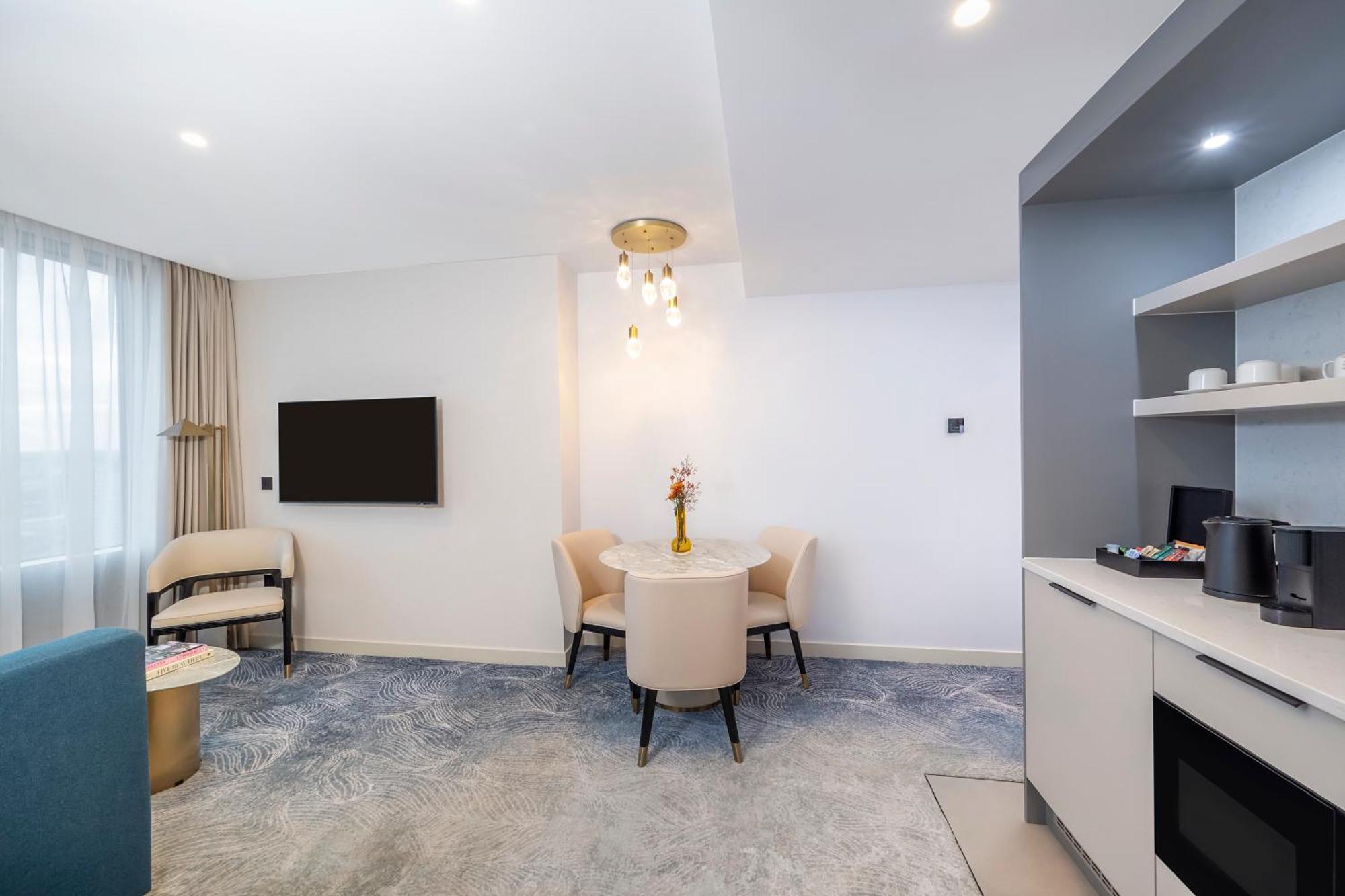 Dorsett Suite