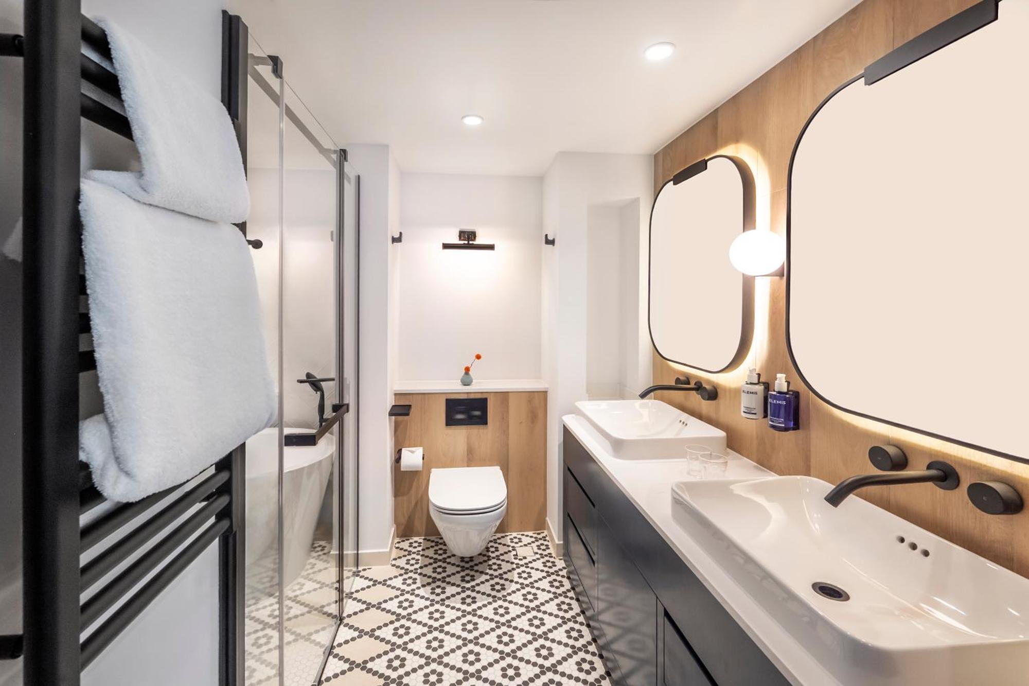 Dorsett Suite