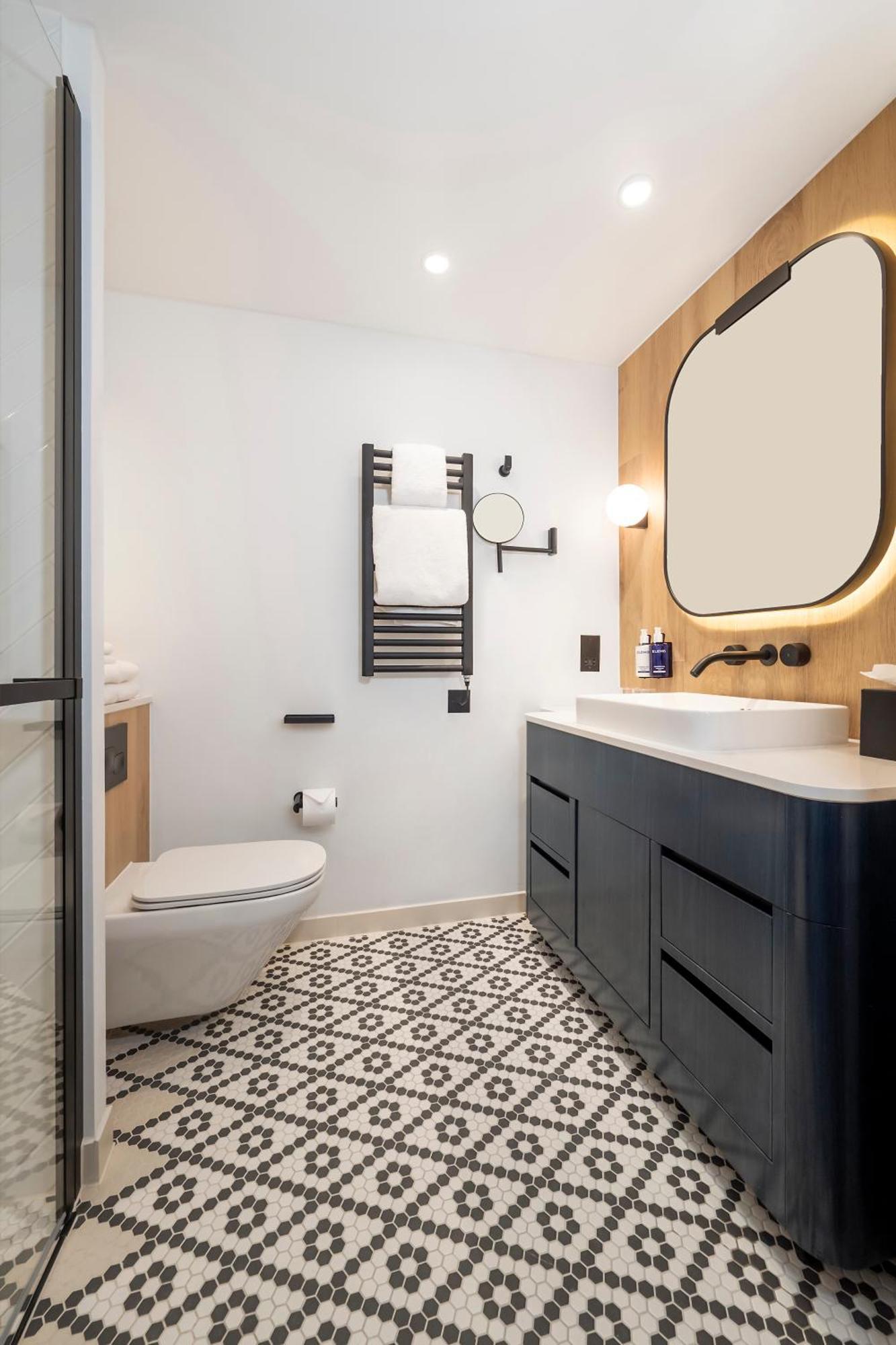 Dorsett Suite