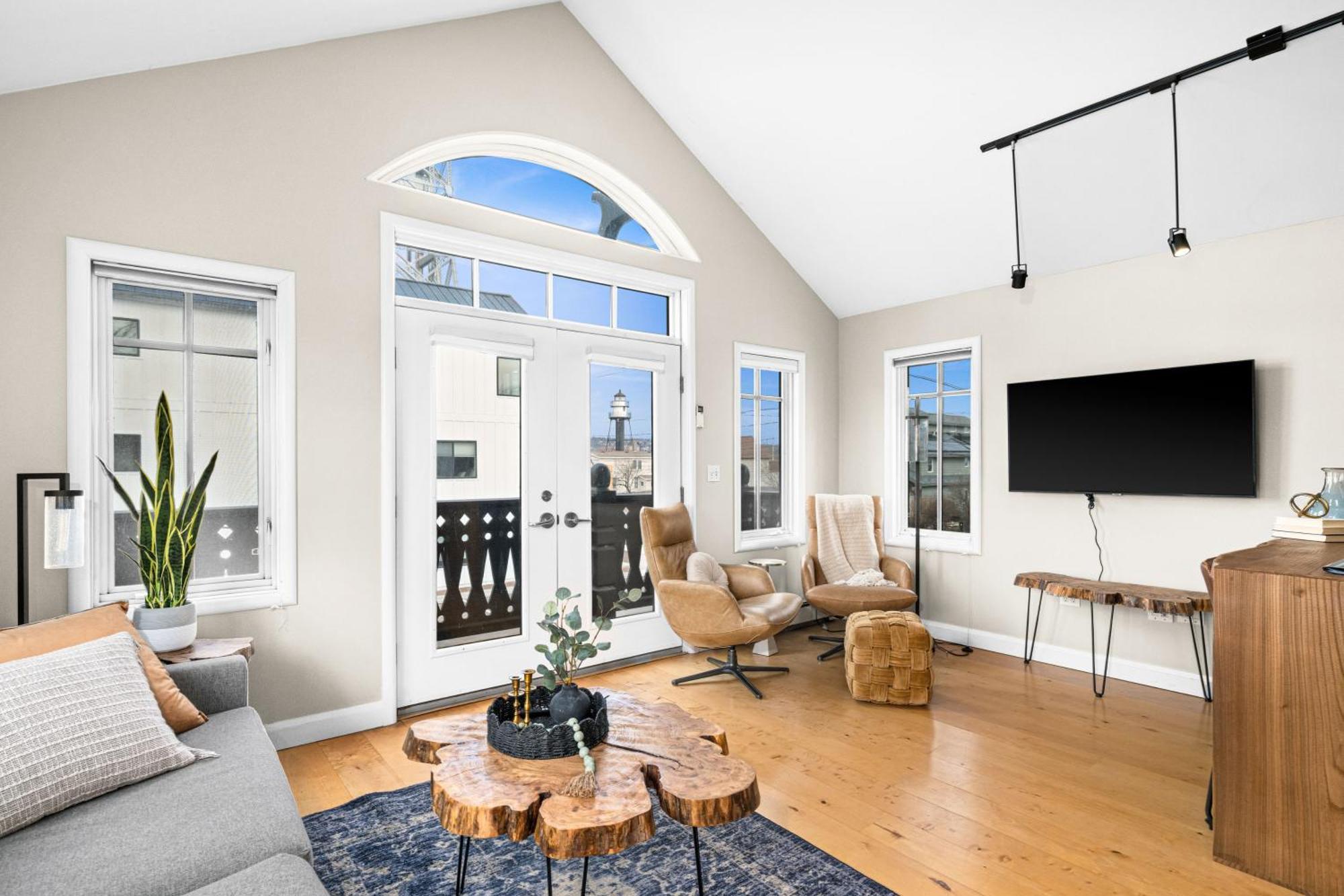 One-Bedroom Apartment with Balcony