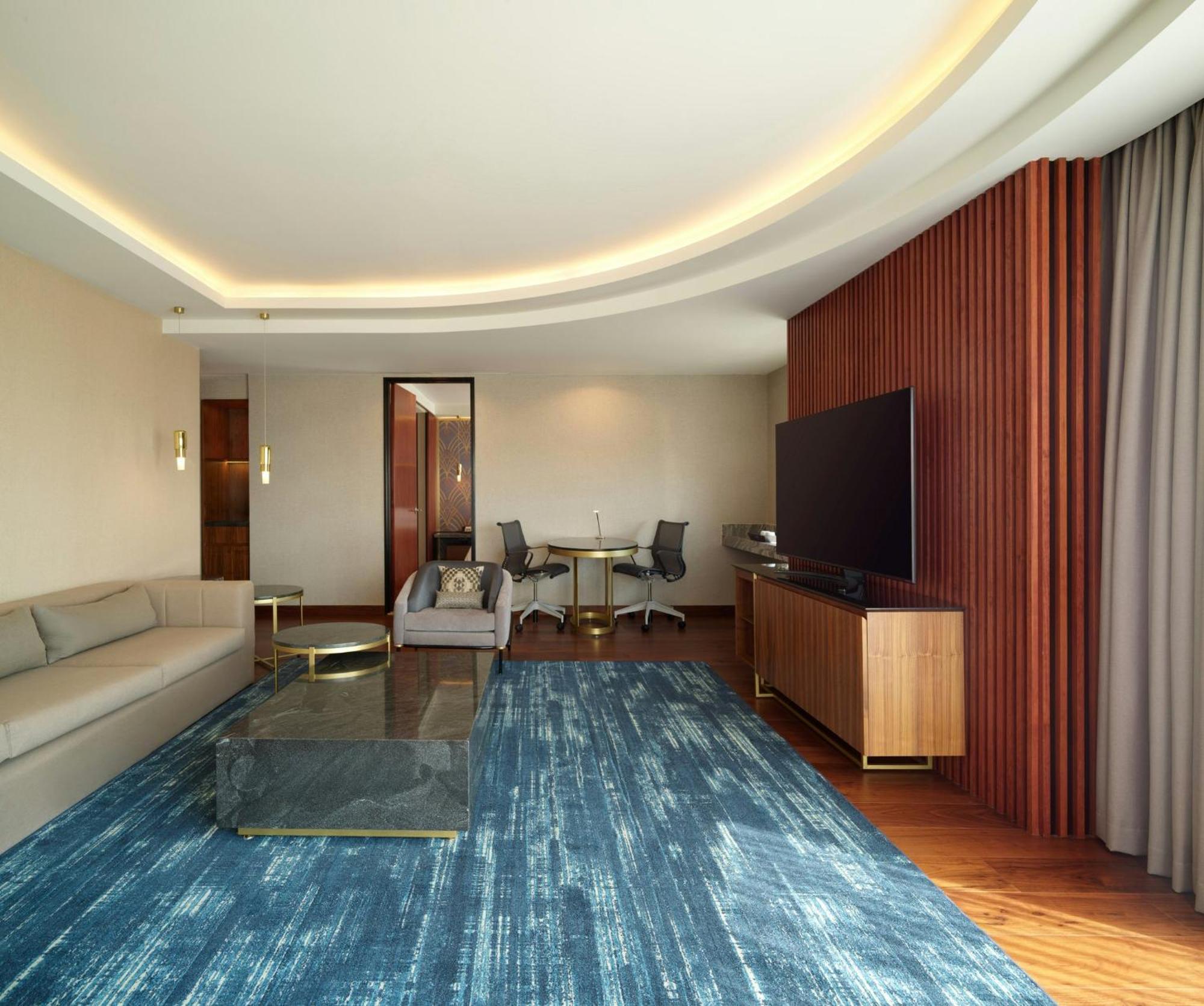 Junior Suite 1 King